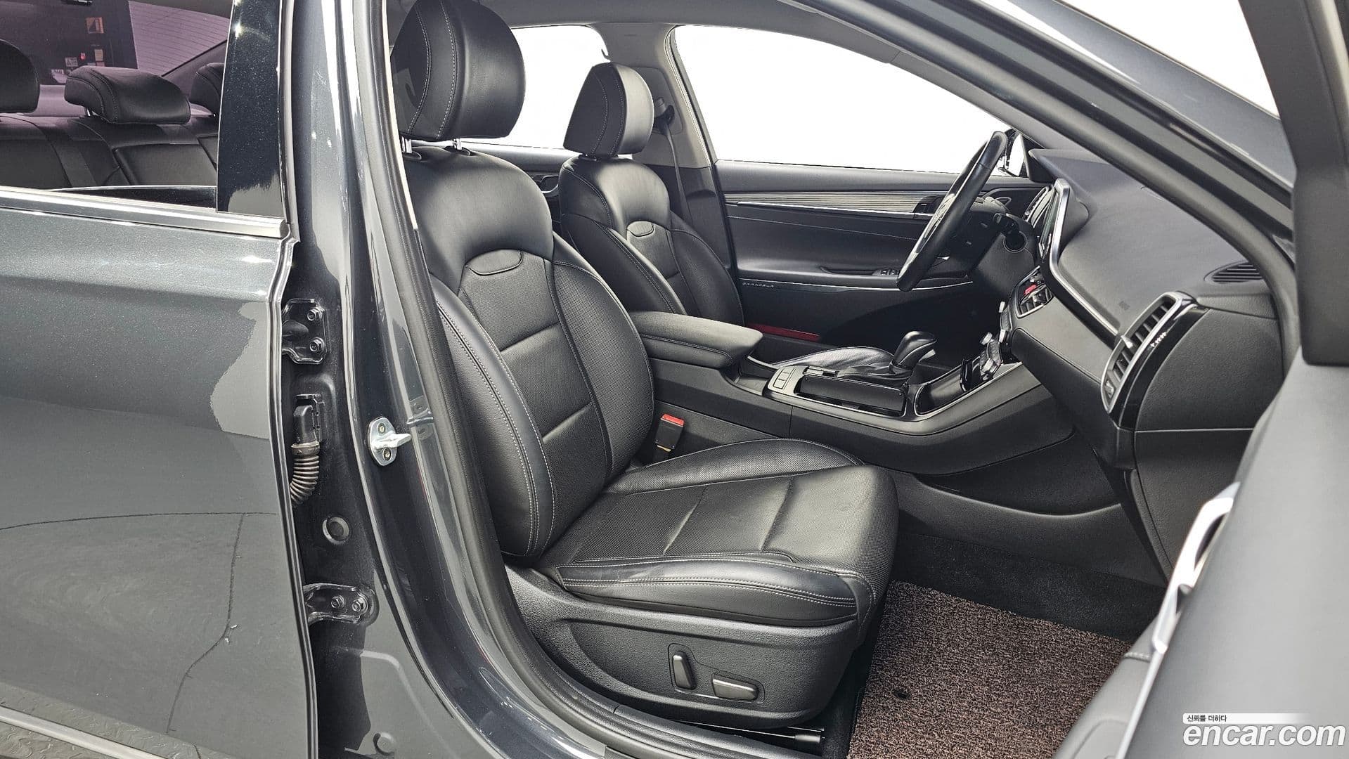 Main__Slider__Photo:Grandeur Hyundai 2019.0-10