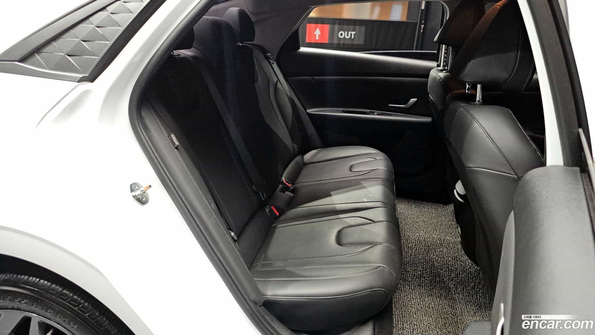 AVANTE Hyundai 2023.10-OPTION-015
