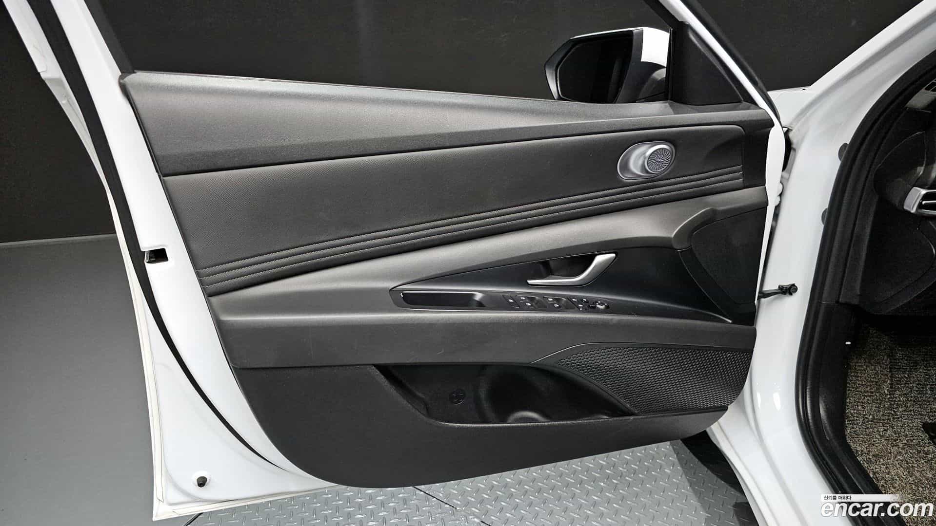AVANTE Hyundai 2023.10-INNER-034