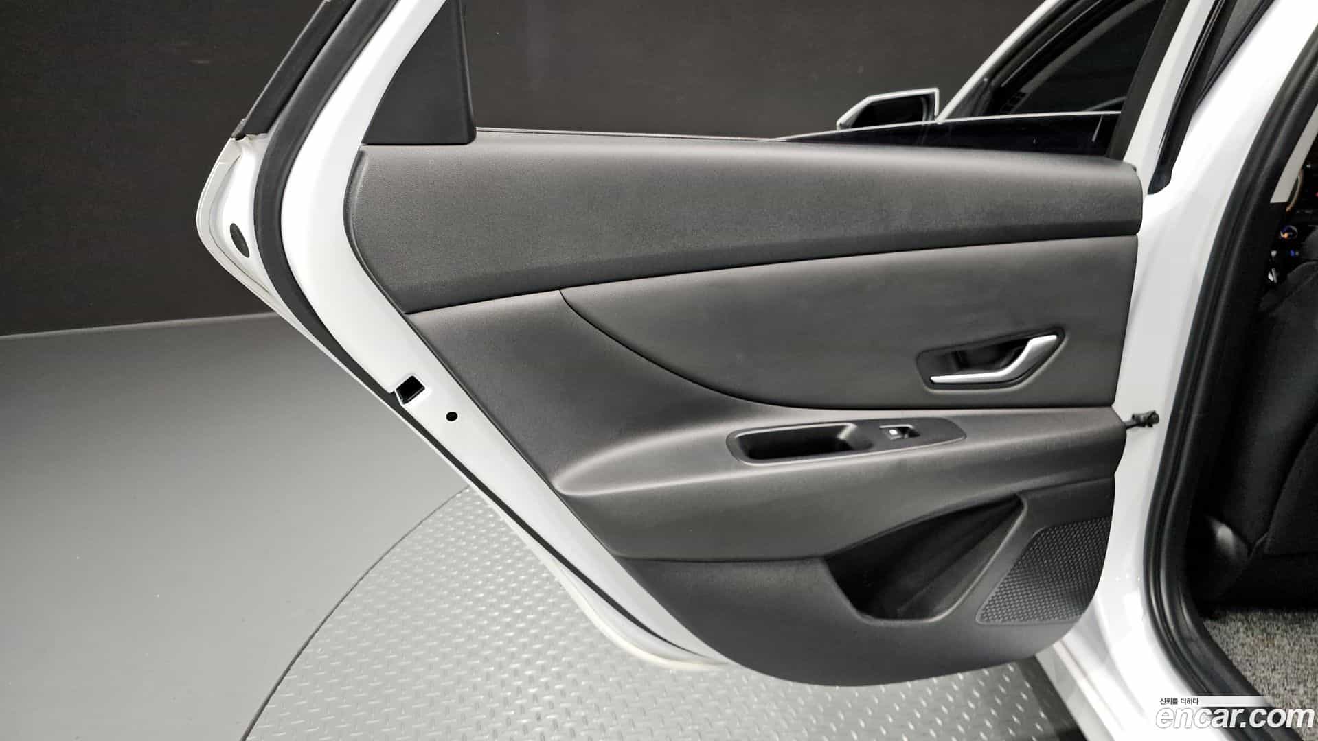 AVANTE Hyundai 2023.10-INNER-035