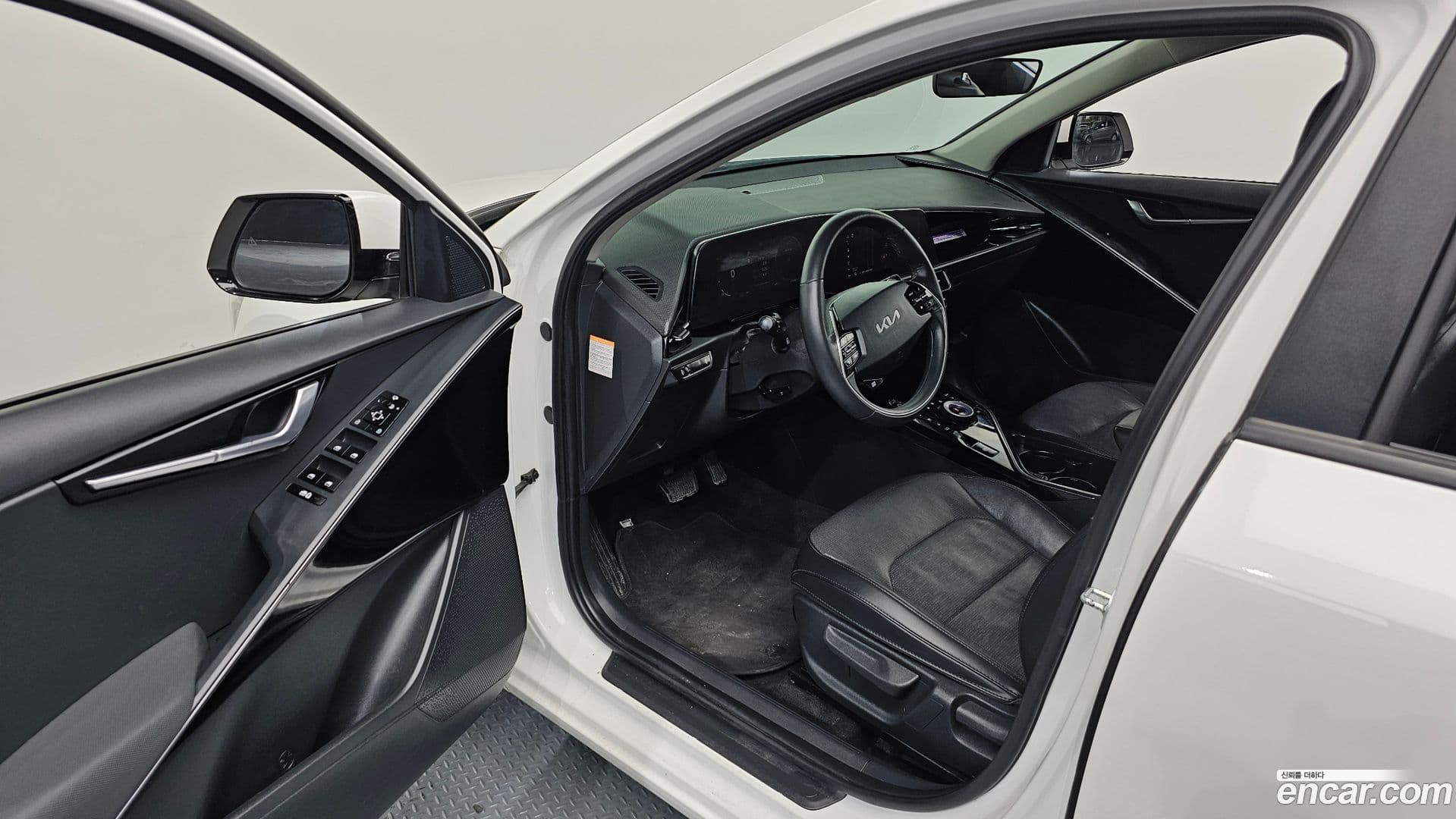 Main__Slider__Photo:Niro Kia 2022.6-9