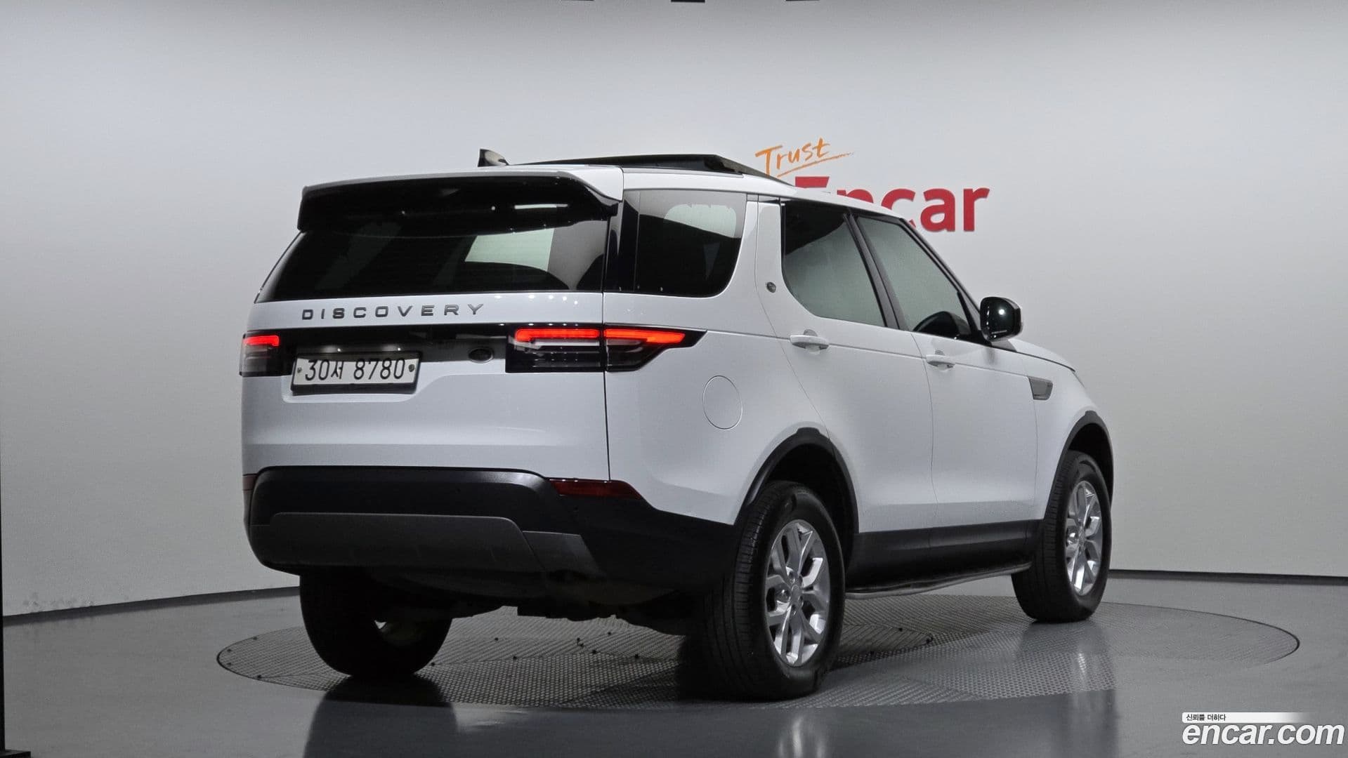 Main__Slider__Photo:Discovery Land Rover 2018.8-1