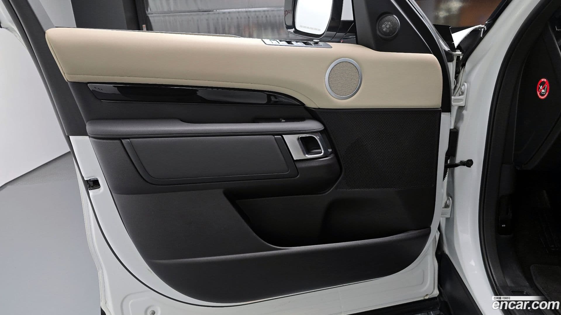Main__Slider__Photo:Discovery Land Rover 2018.8-23