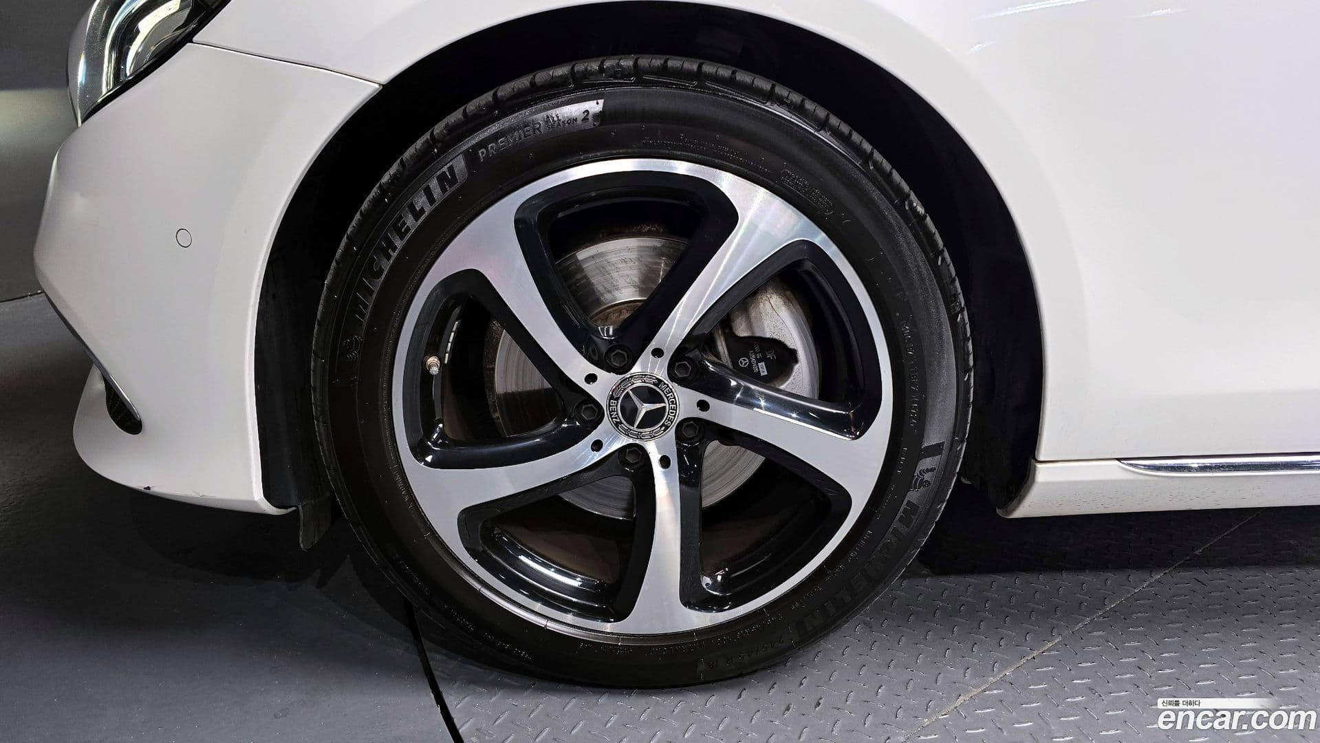 Main__Slider__Photo:E-Class Mercedes-Benz 2019.11-4