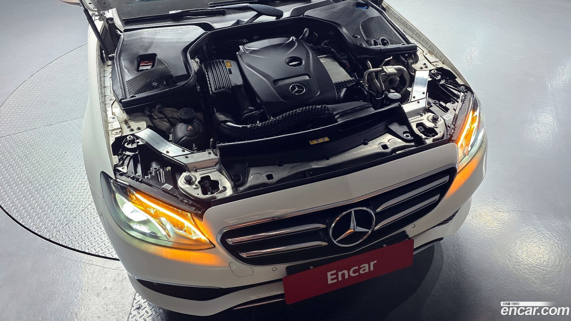 Main__Slider__Photo:E-Class Mercedes-Benz 2019.11-5