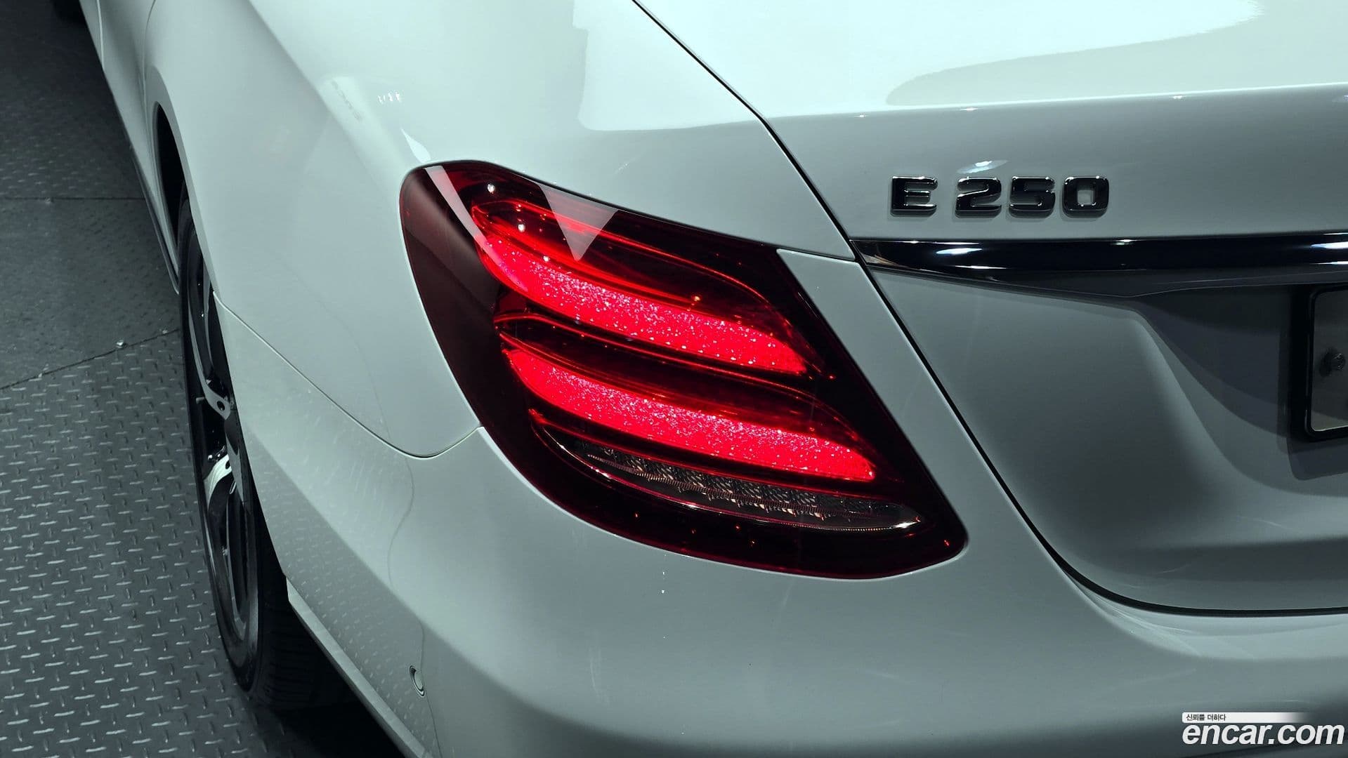 Main__Slider__Photo:E-Class Mercedes-Benz 2019.11-23