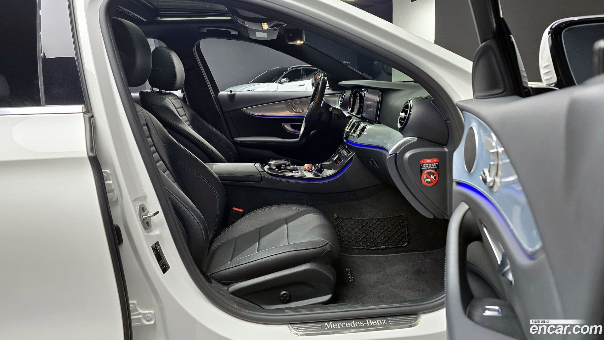 Main__Slider__Photo:E-Class Mercedes-Benz 2019.11-26