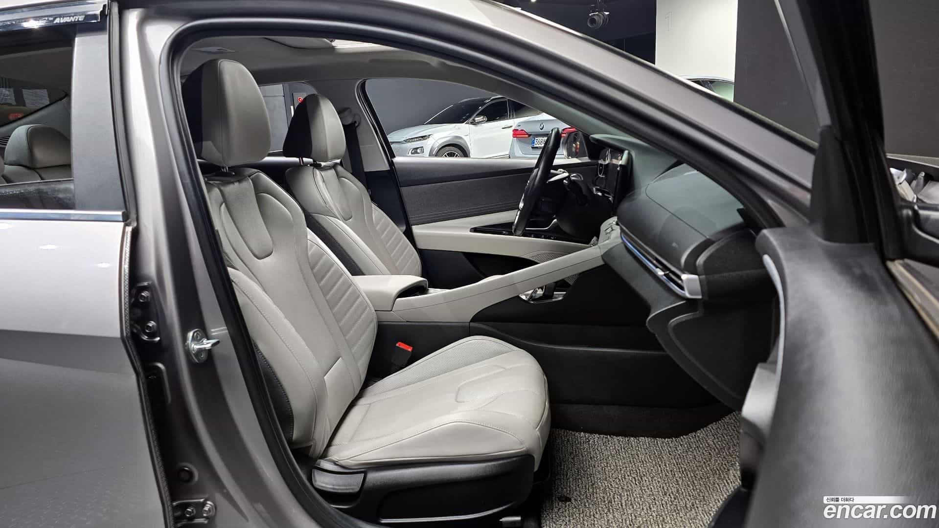 AVANTE Hyundai 2021.4-OPTION-015