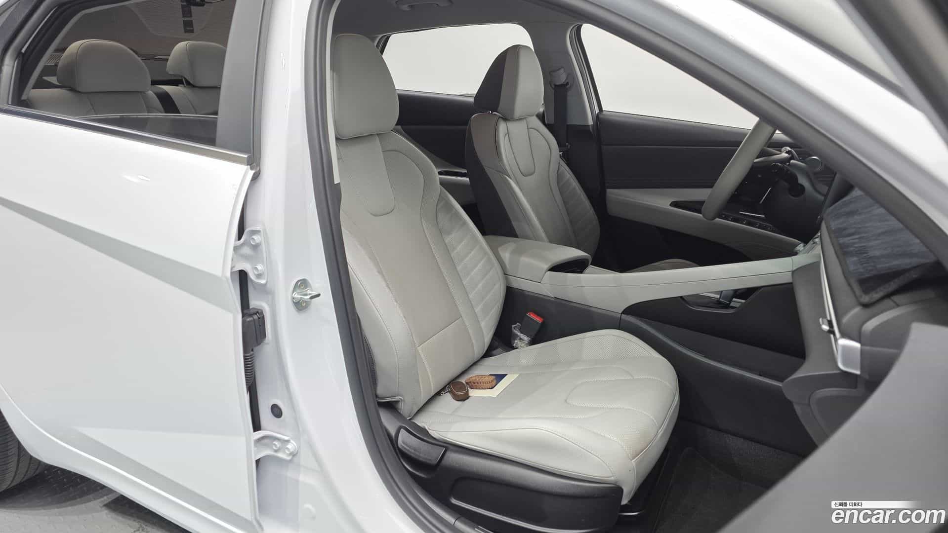 AVANTE Hyundai 2021.2-OPTION-016