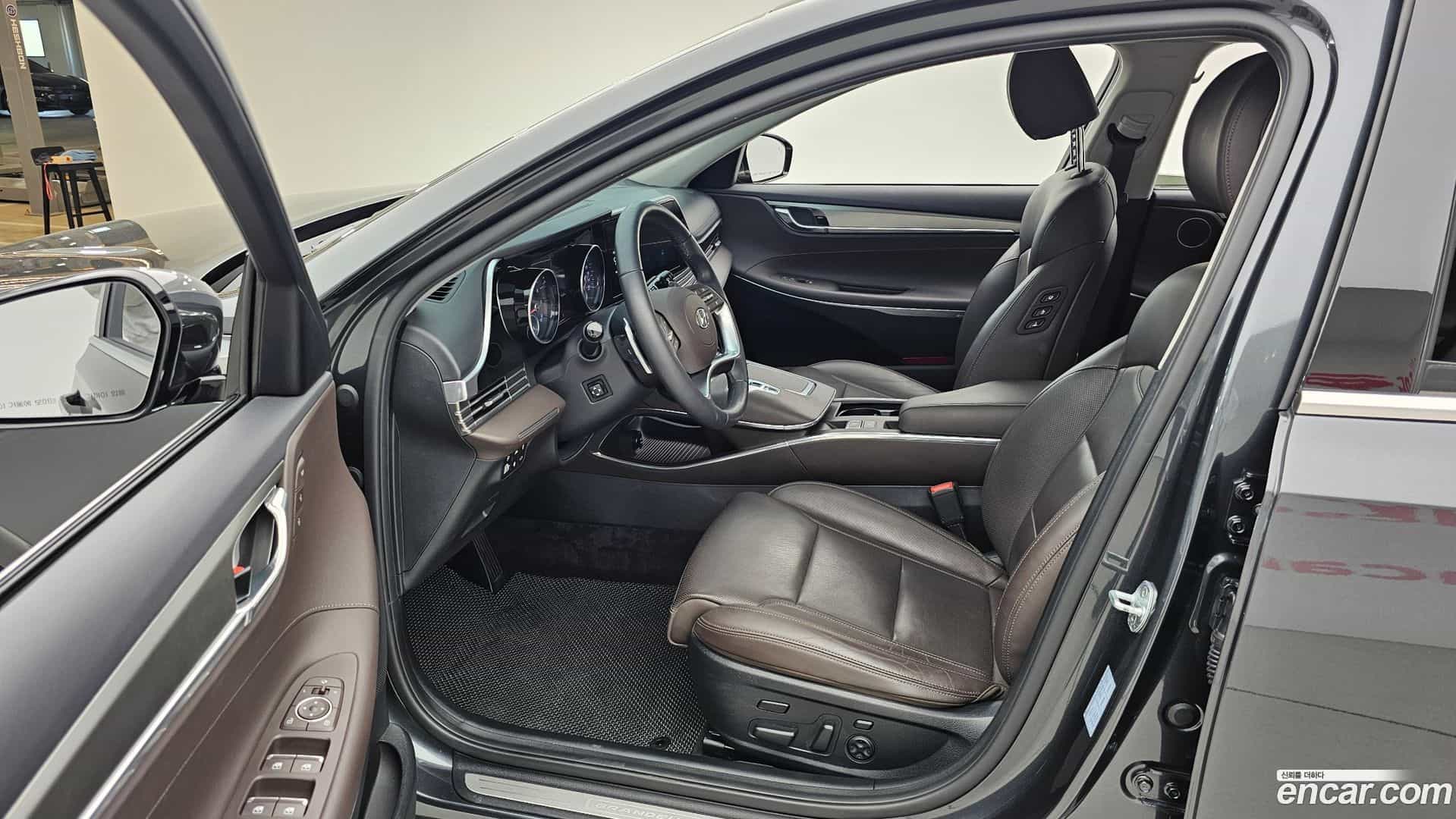 Grandeur Hyundai 2022.3-INNER-010