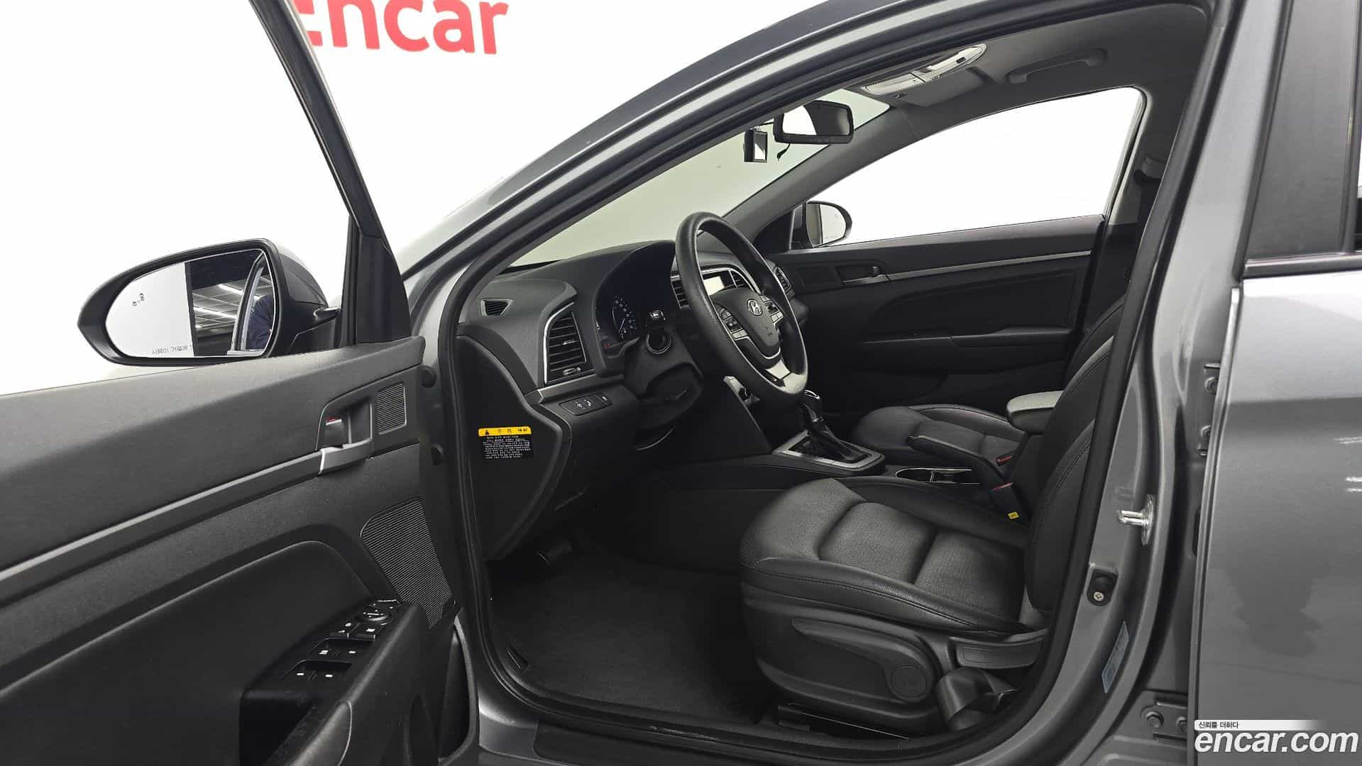 AVANTE Hyundai 2018.5-INNER-010