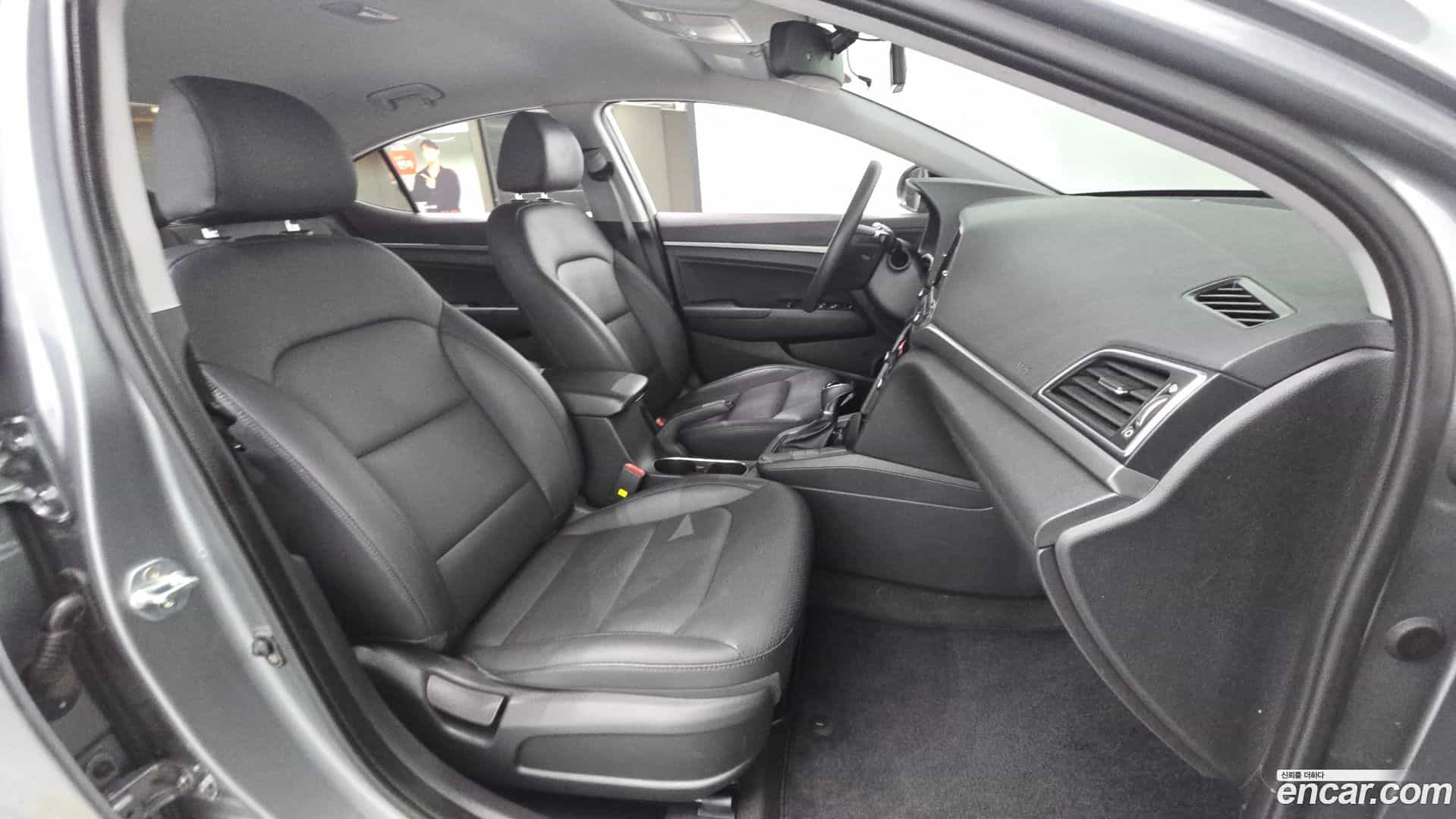 AVANTE Hyundai 2018.5-OPTION-015
