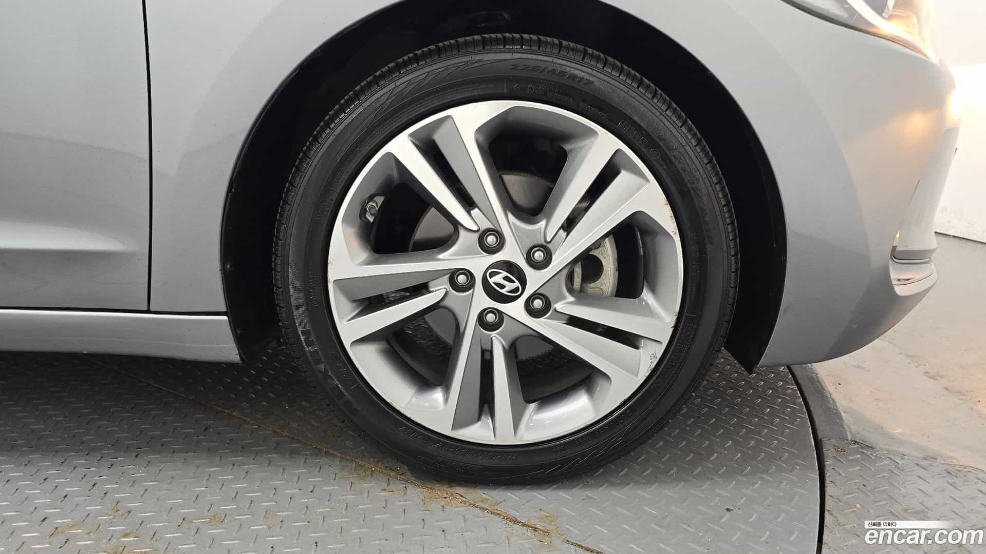 AVANTE Hyundai 2018.5-OUTER-031