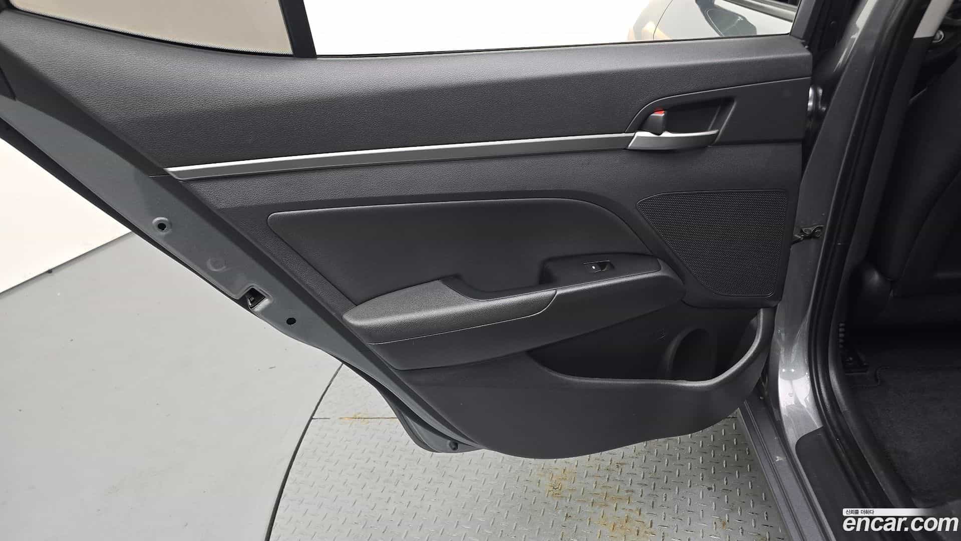 AVANTE Hyundai 2018.5-INNER-035