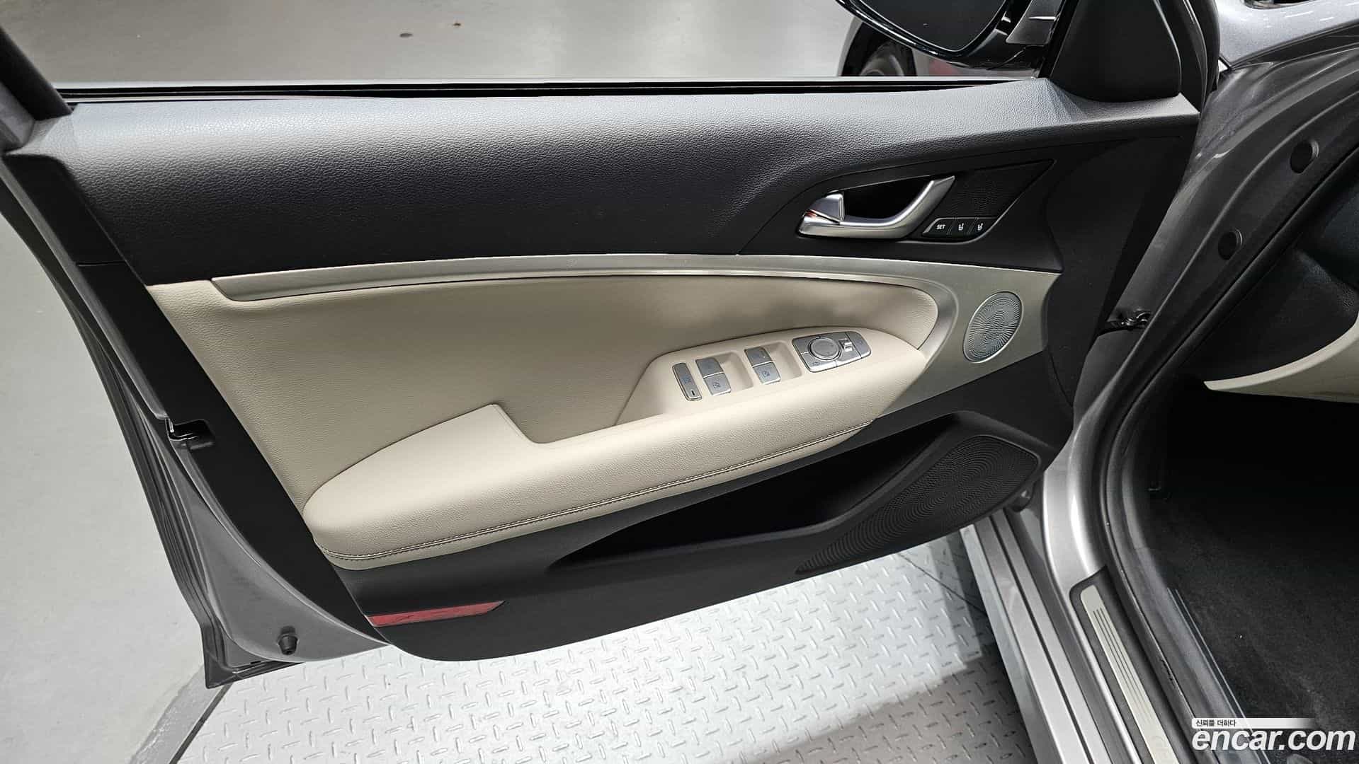 G70 Genesis 2022.9-INNER-034