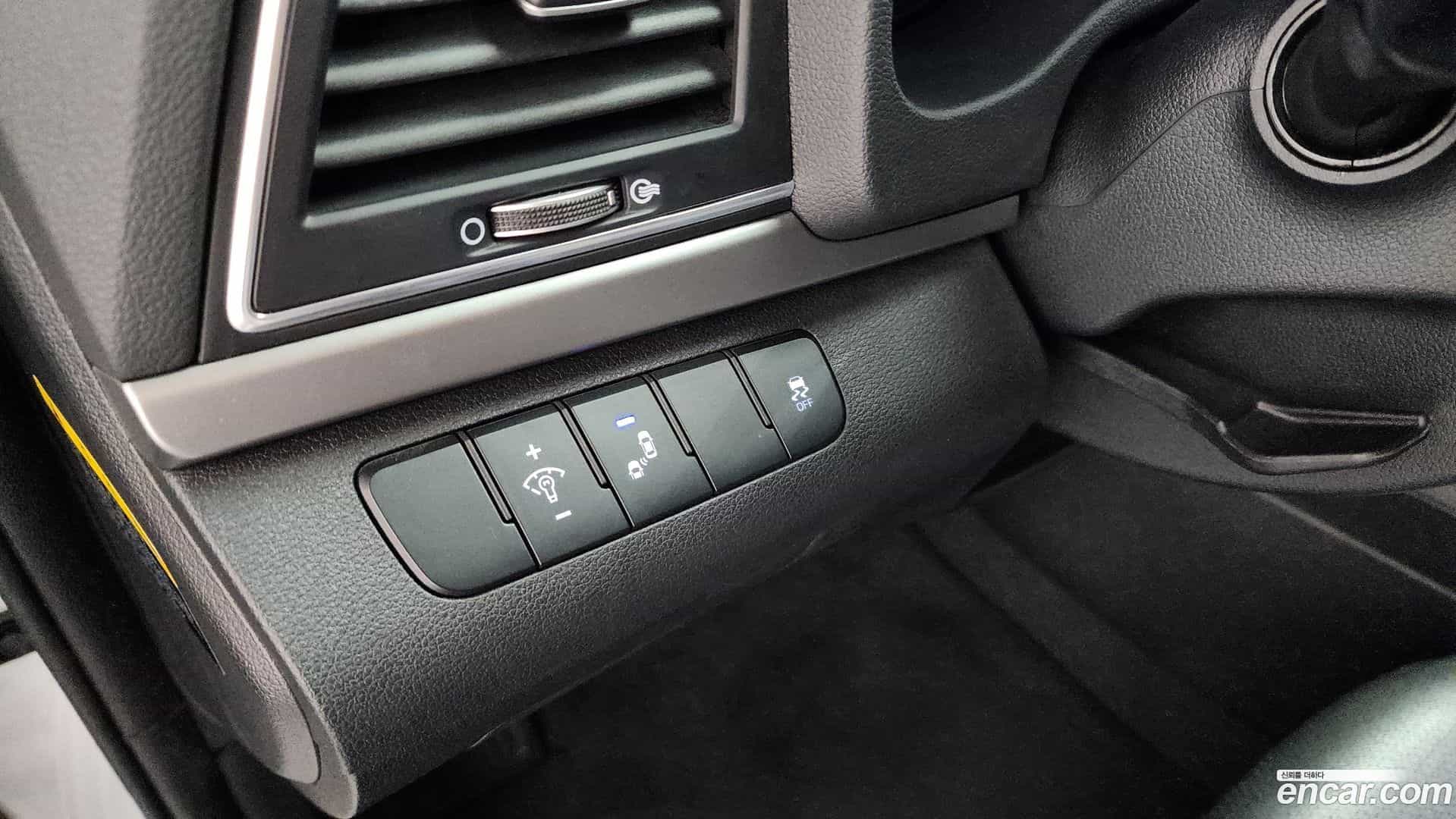 AVANTE Hyundai 2018.8-OPTION-024
