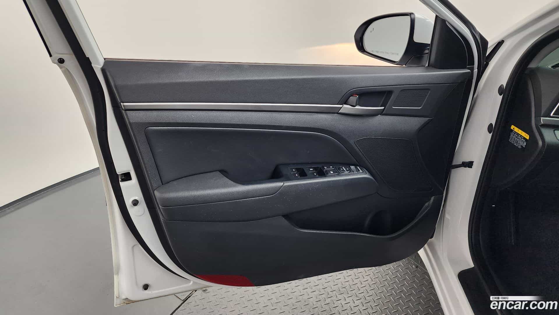 AVANTE Hyundai 2018.8-INNER-034