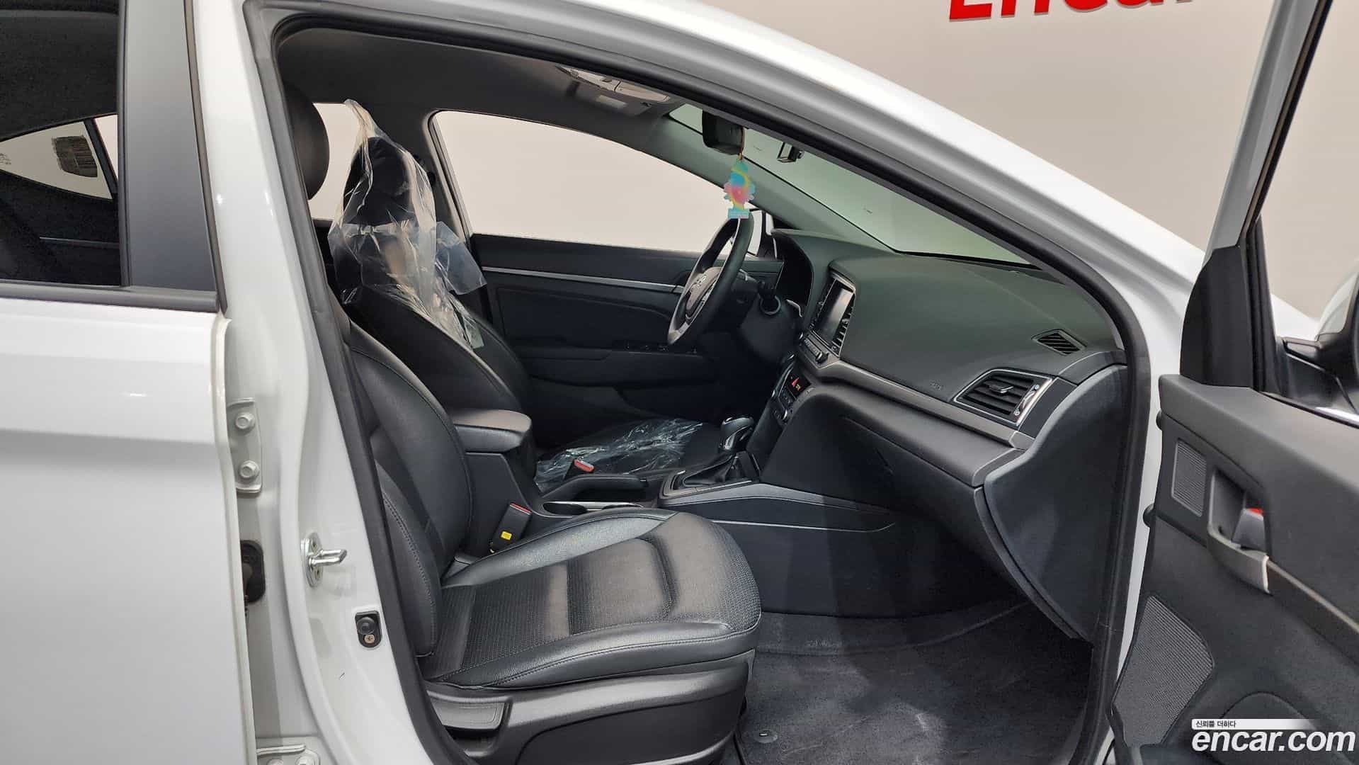 AVANTE Hyundai 2018.8-INNER-036