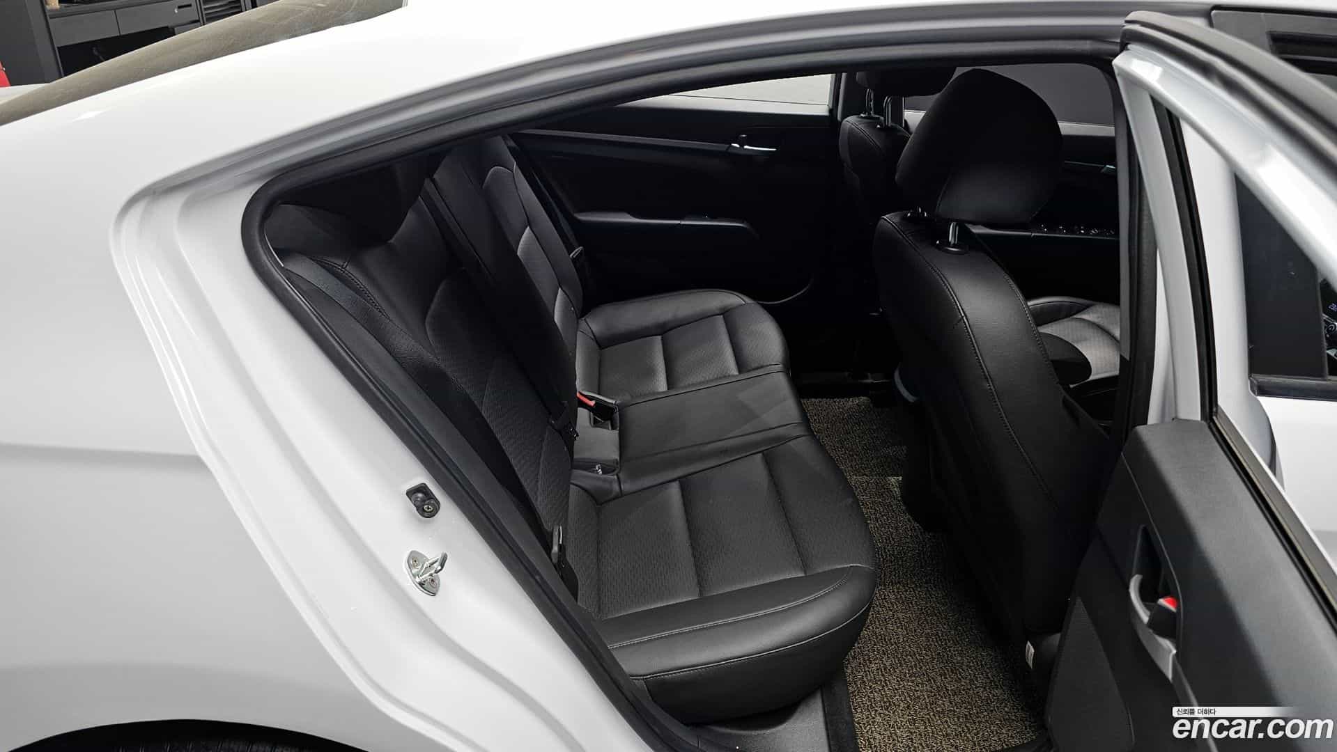 AVANTE Hyundai 2019.11-OPTION-015