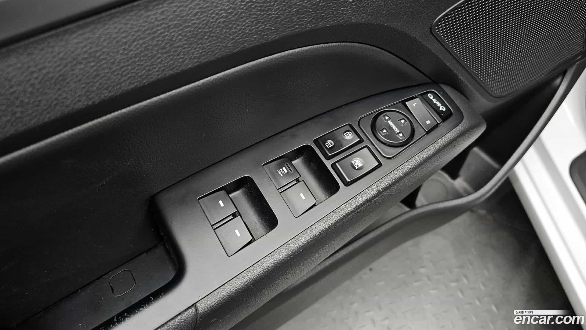 AVANTE Hyundai 2019.11-OPTION-023