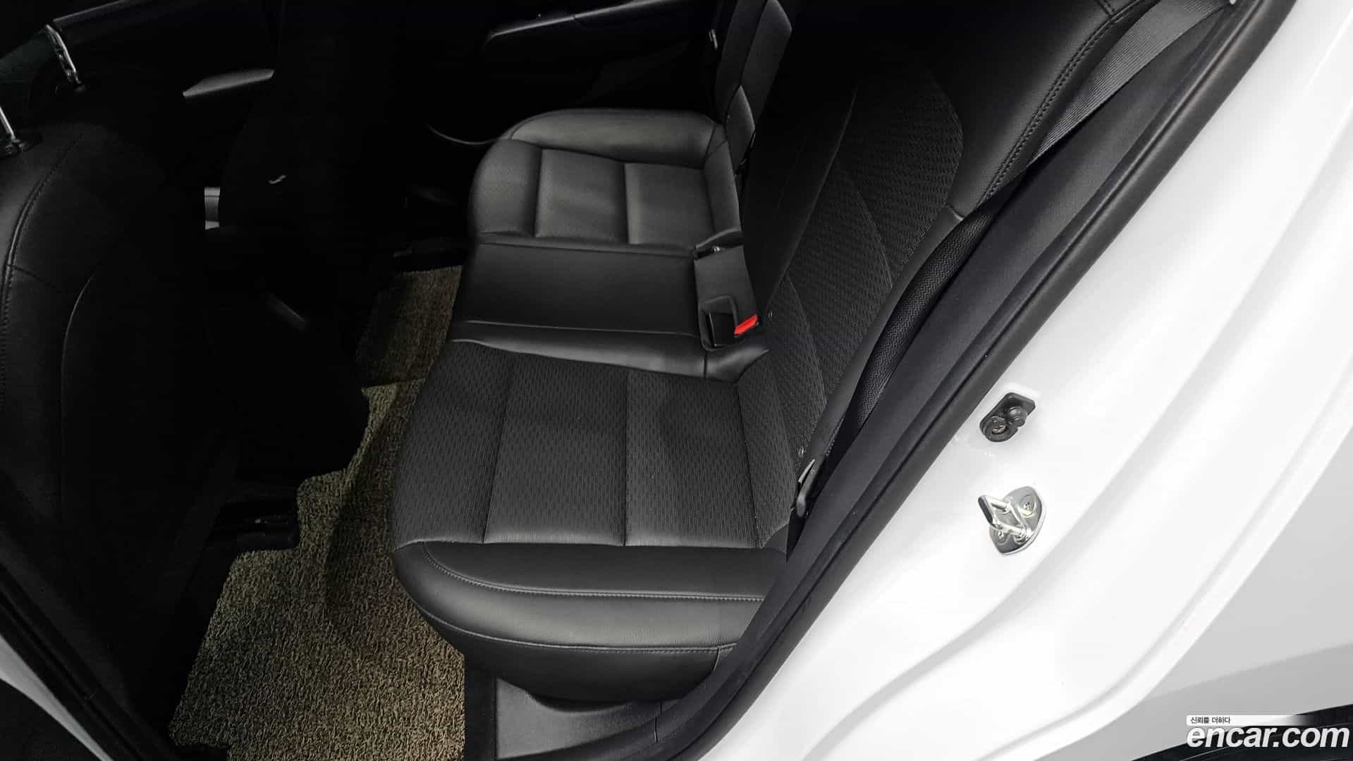 AVANTE Hyundai 2019.11-INNER-036