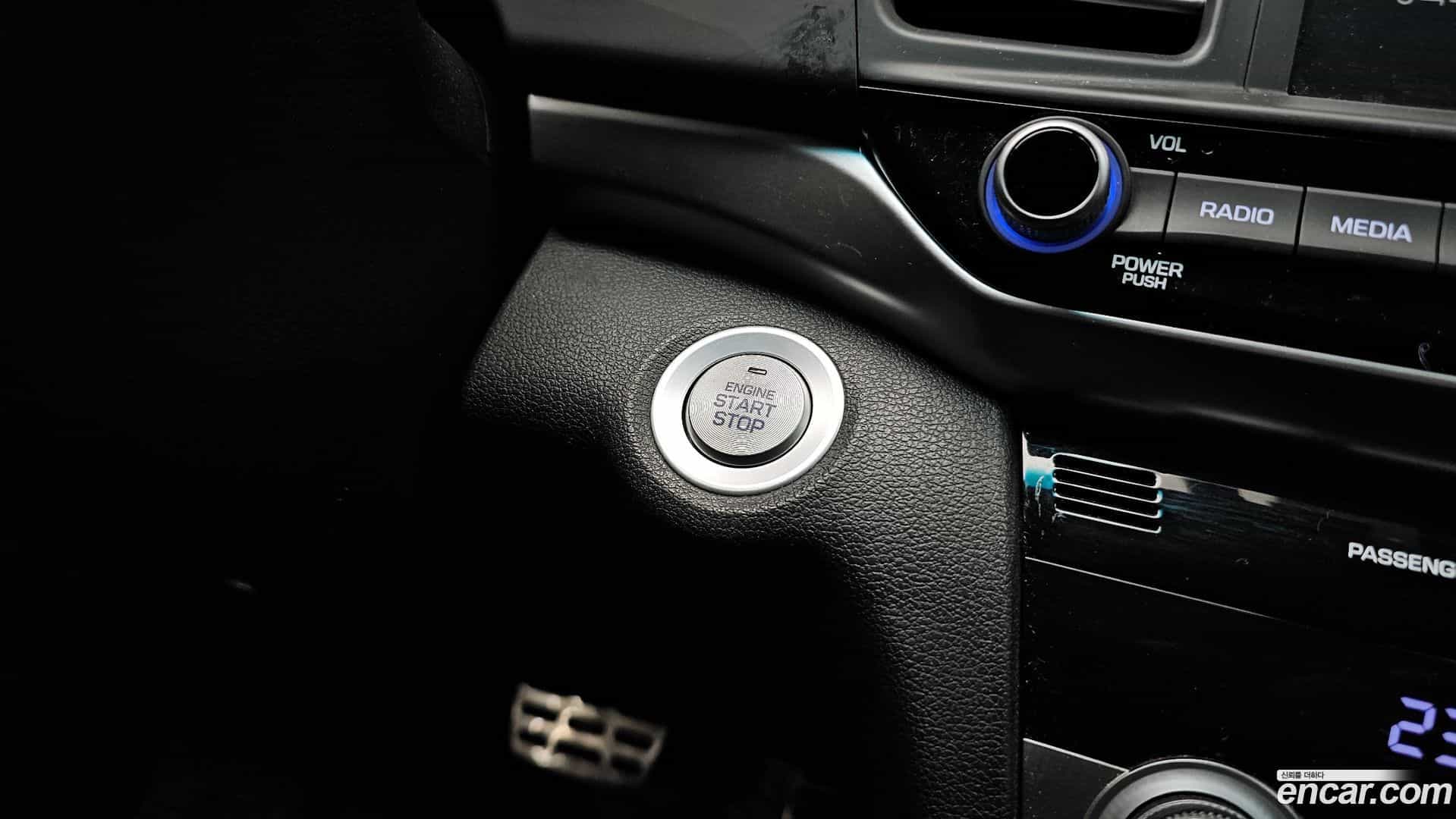 AVANTE Hyundai 2019.11-OPTION-040