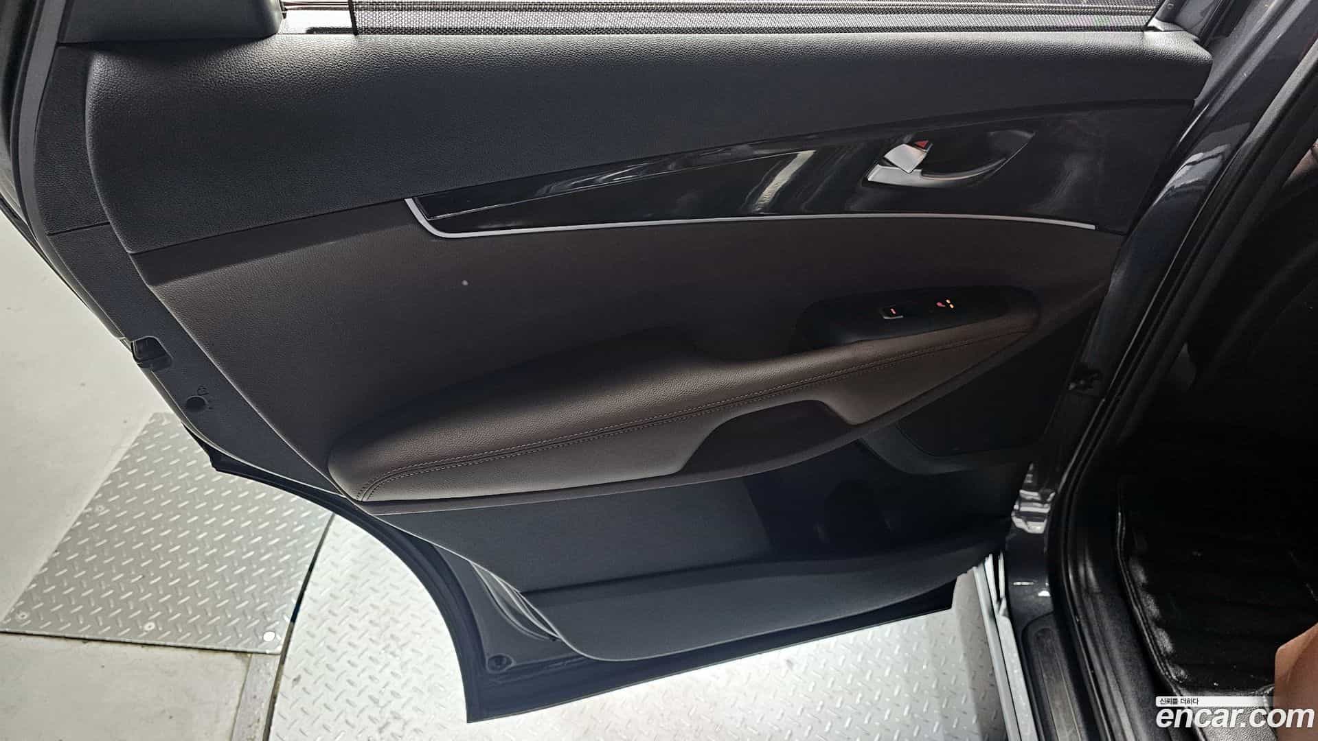Sorento Kia 2017.6-INNER-035