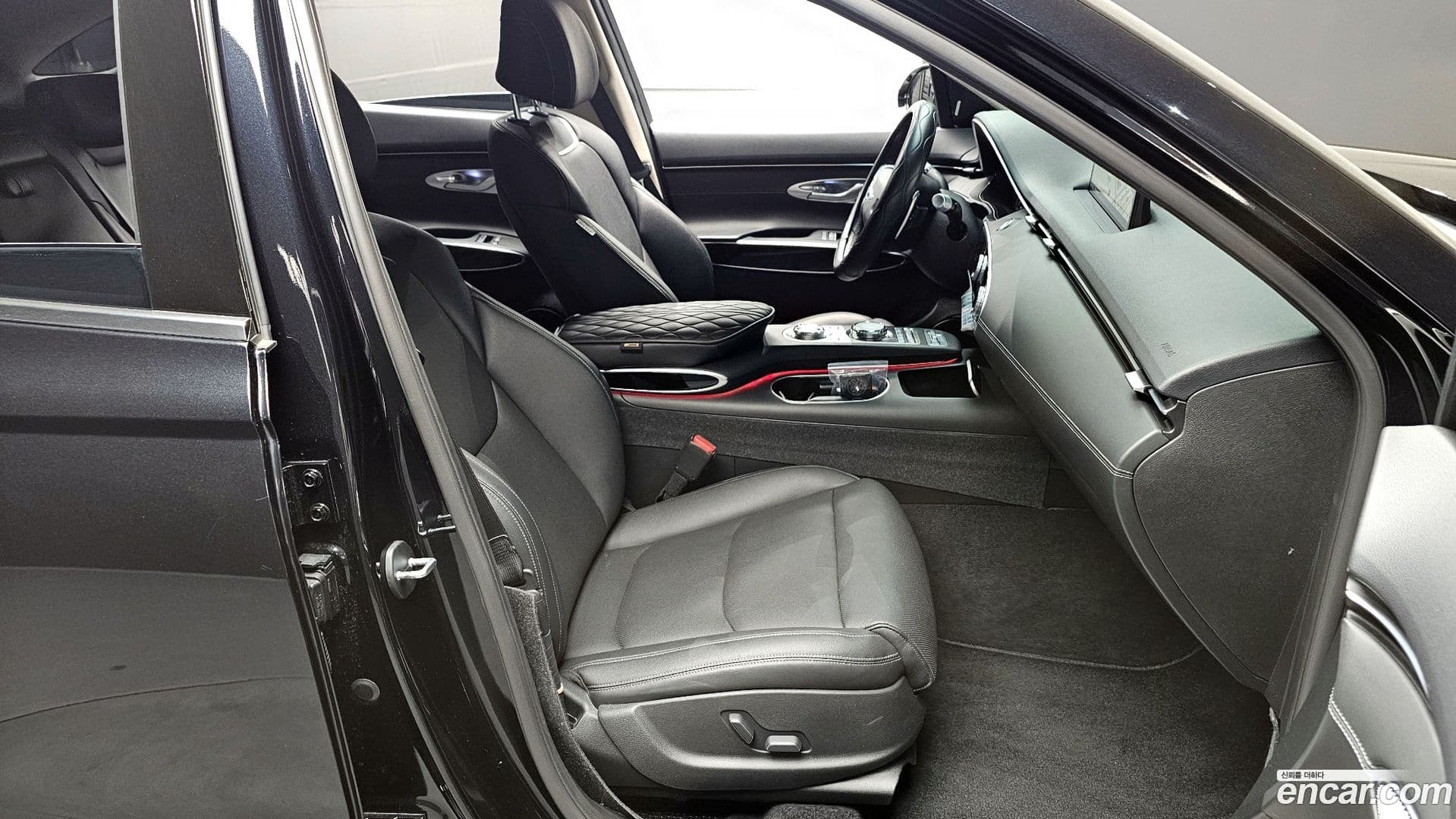 Main__Slider__Photo:GV70 Genesis 2021.3-9