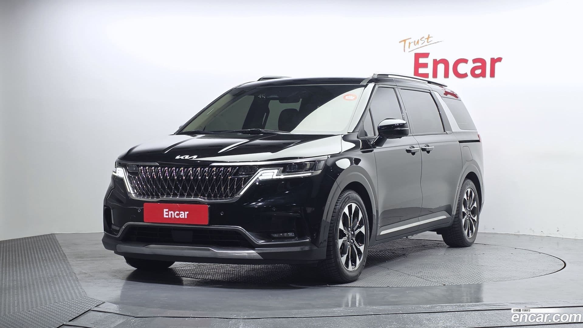 Main__Slider__Photo:Canival Kia 2023.1-0