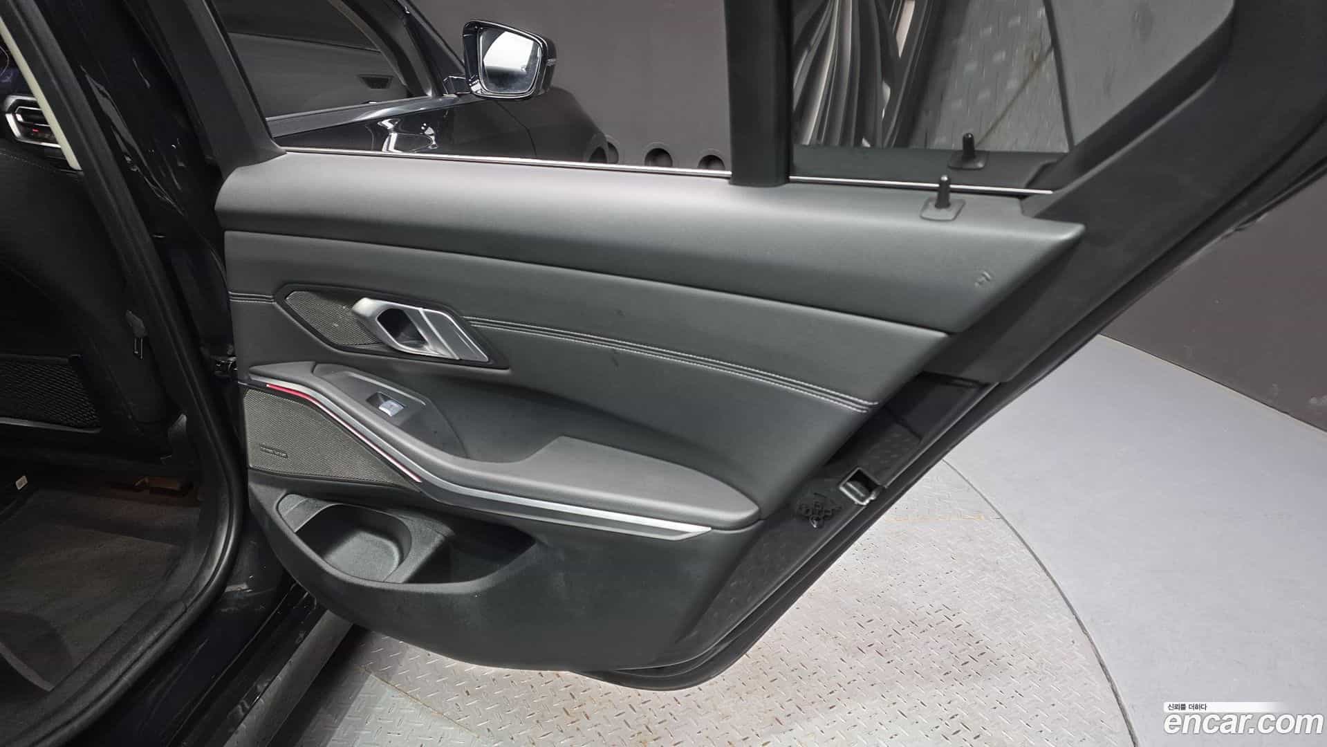 3-Series BMW 2021.3-INNER-035