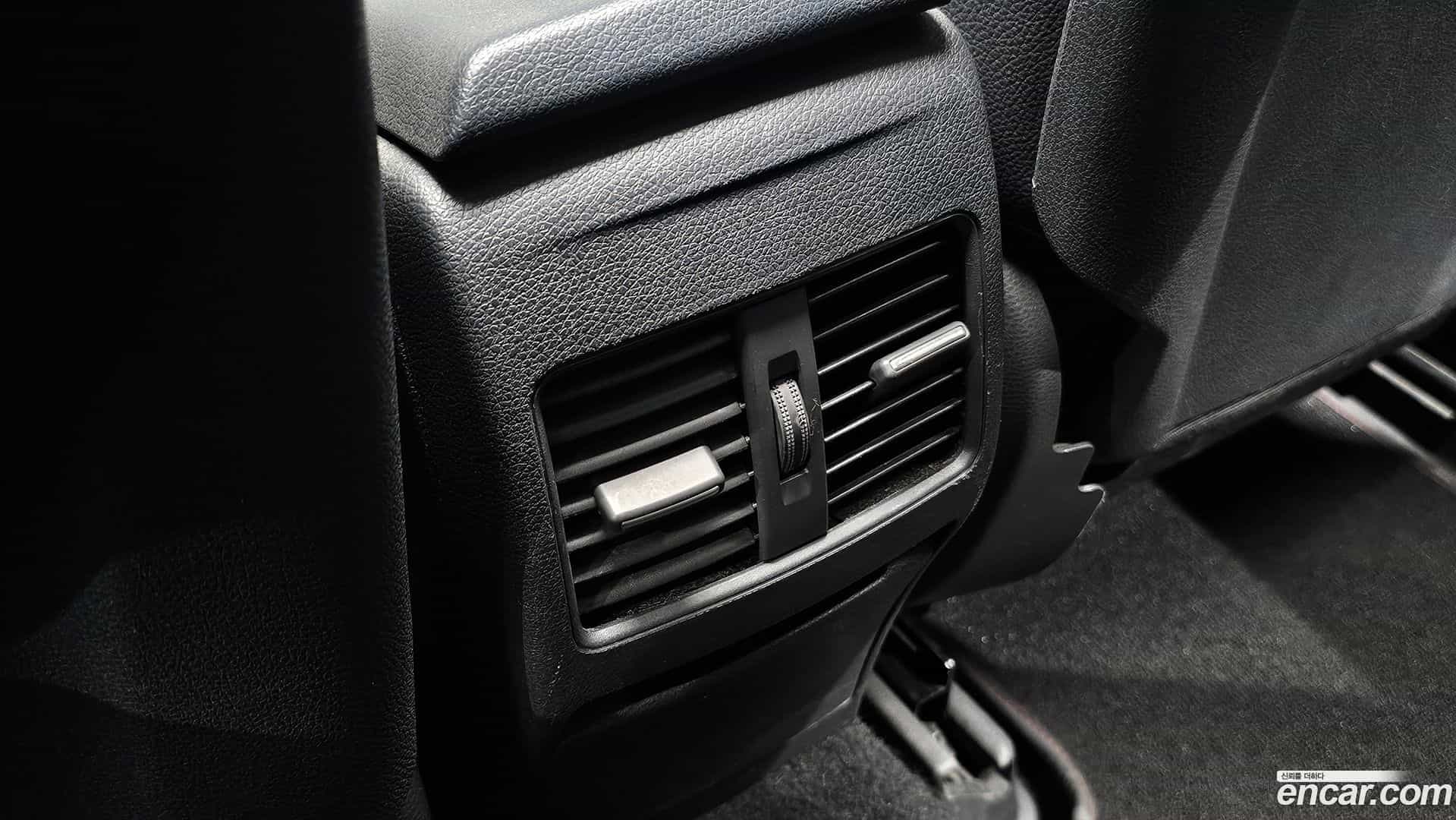 CLA-Class Mercedes-Benz 2017.7-OPTION-042
