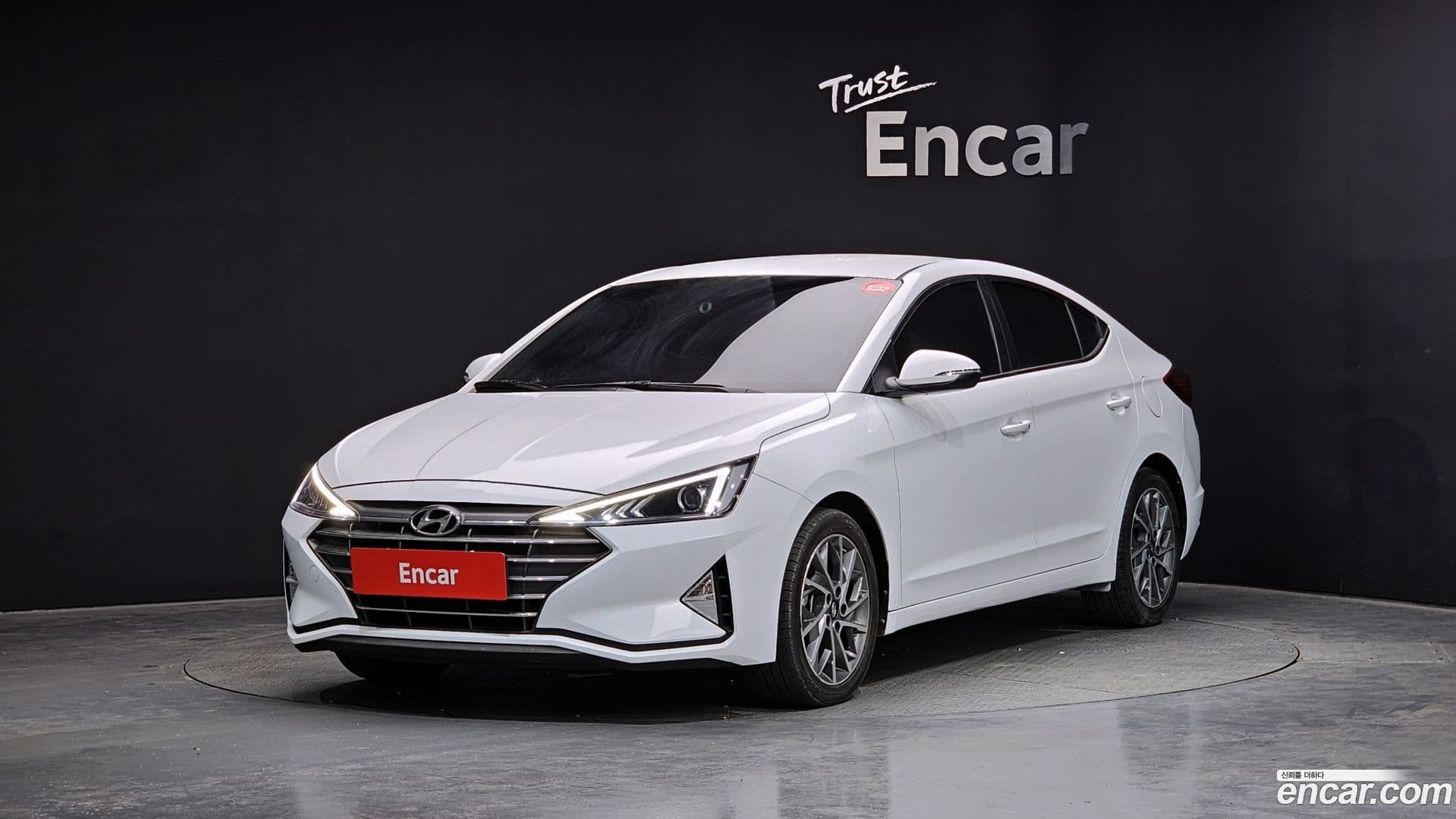 Main__Slider__Photo:AVANTE Hyundai 2019.5-0