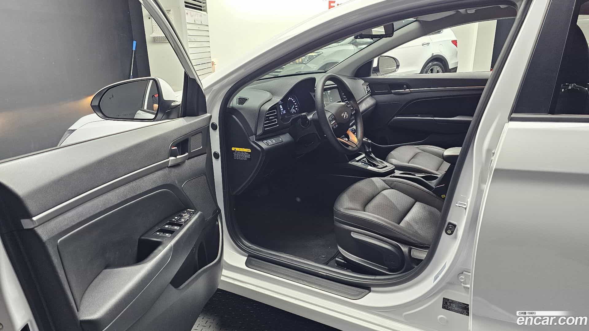 AVANTE Hyundai 2019.5-INNER-010
