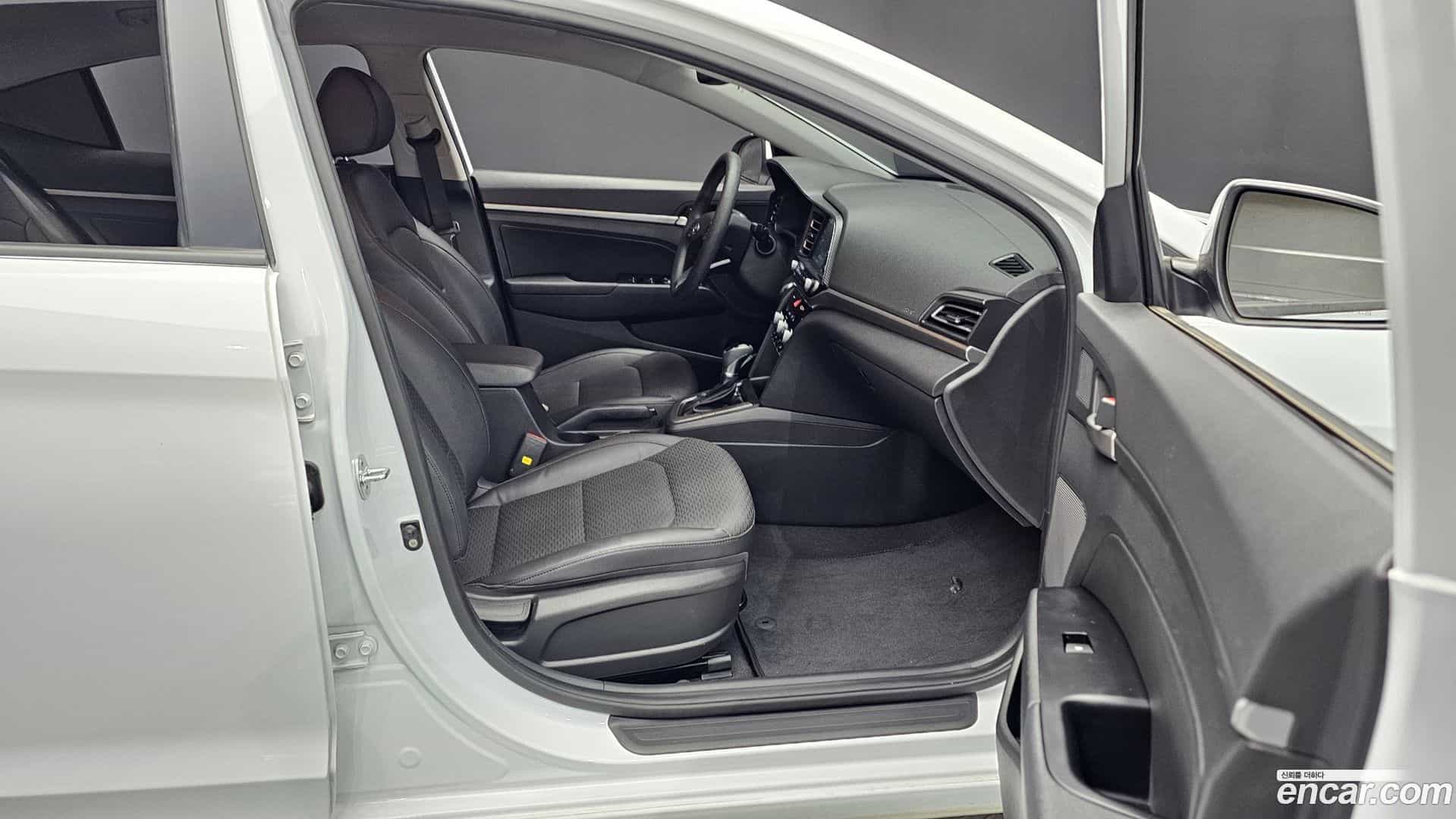 AVANTE Hyundai 2019.5-OPTION-015