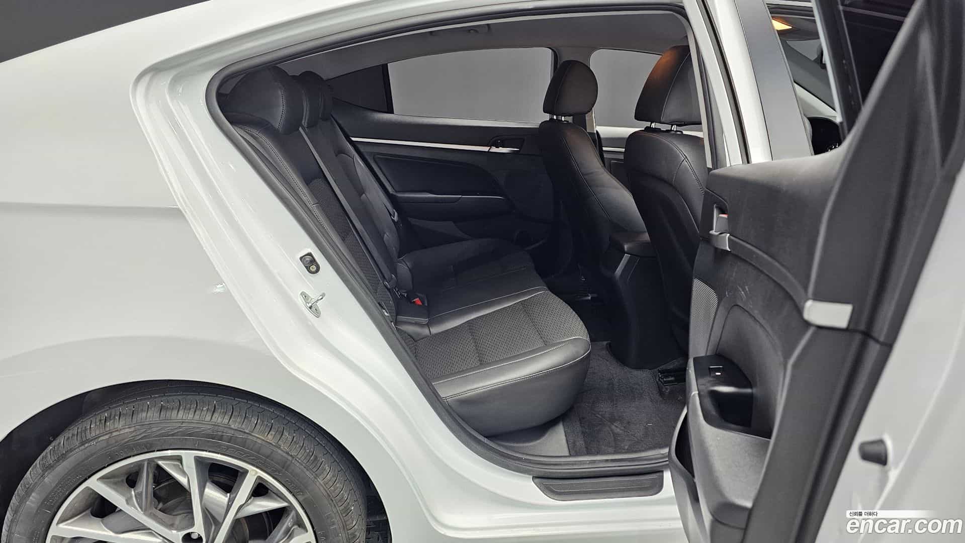 AVANTE Hyundai 2019.5-OPTION-016
