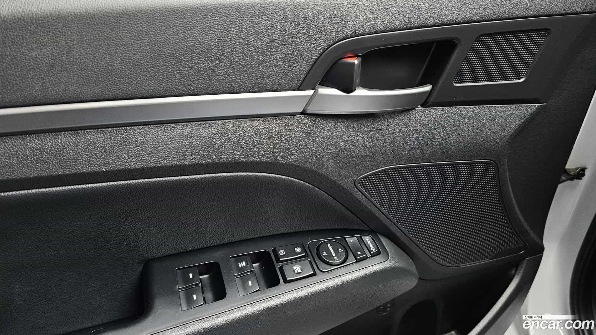 AVANTE Hyundai 2019.5-OPTION-020