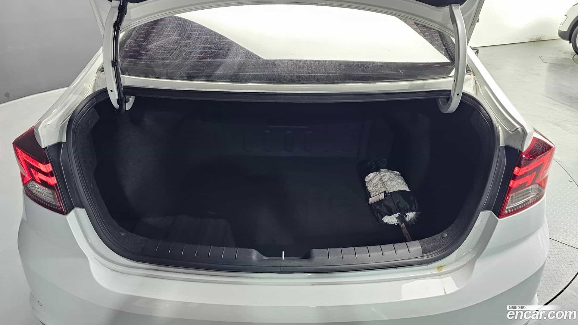 AVANTE Hyundai 2019.5-OPTION-024
