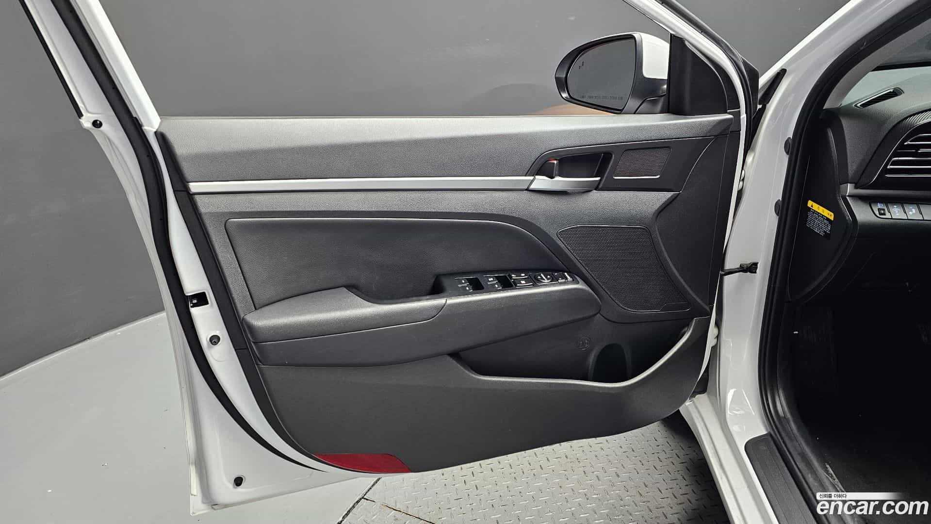 AVANTE Hyundai 2019.5-INNER-034