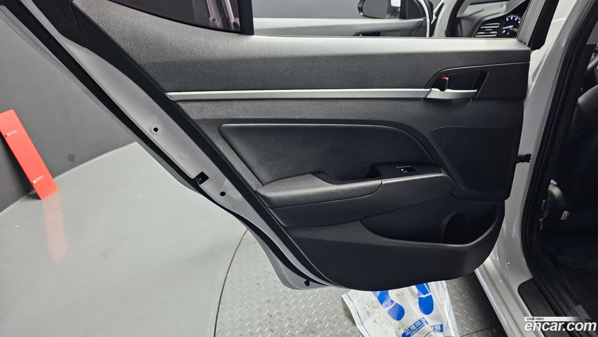 AVANTE Hyundai 2019.5-INNER-035