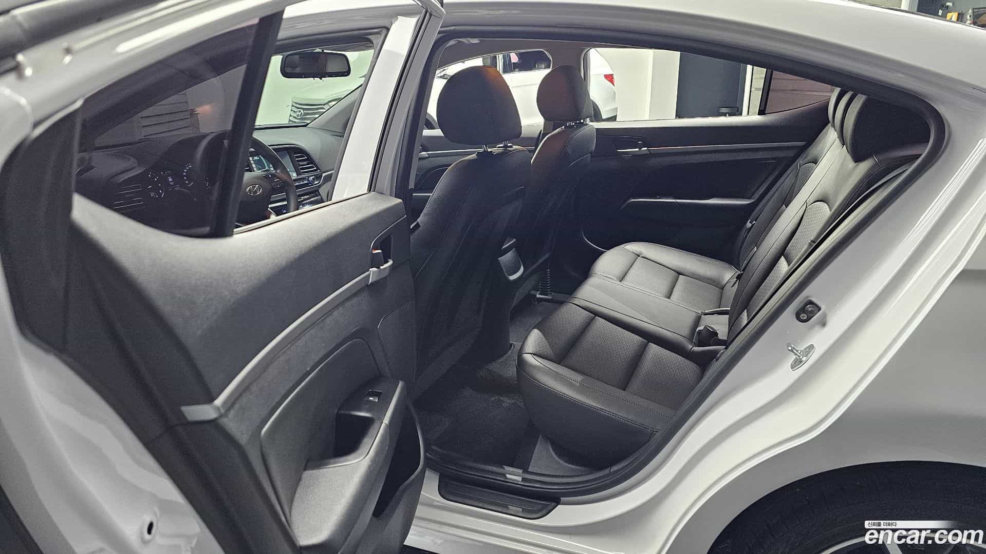 AVANTE Hyundai 2019.5-INNER-036