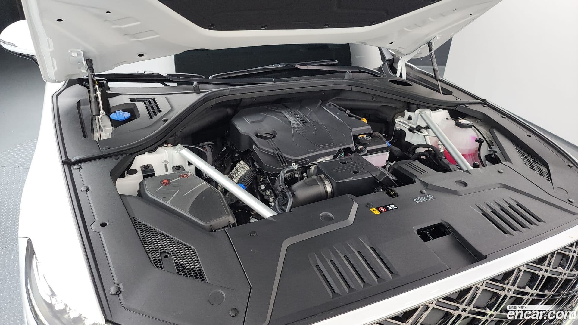 Main__Slider__Photo:GV70 Genesis 2025.6-5