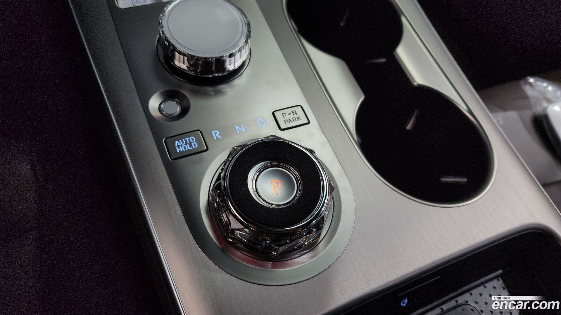 Main__Slider__Photo:GV70 Genesis 2025.6-8