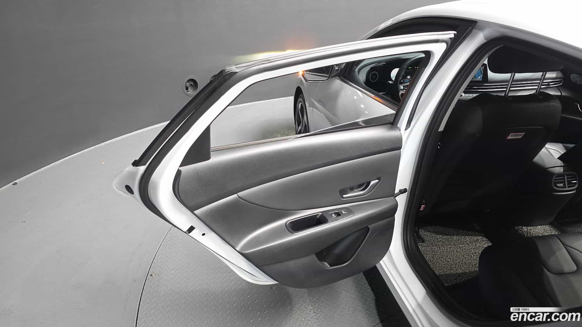 AVANTE Hyundai 2022.11-INNER-035