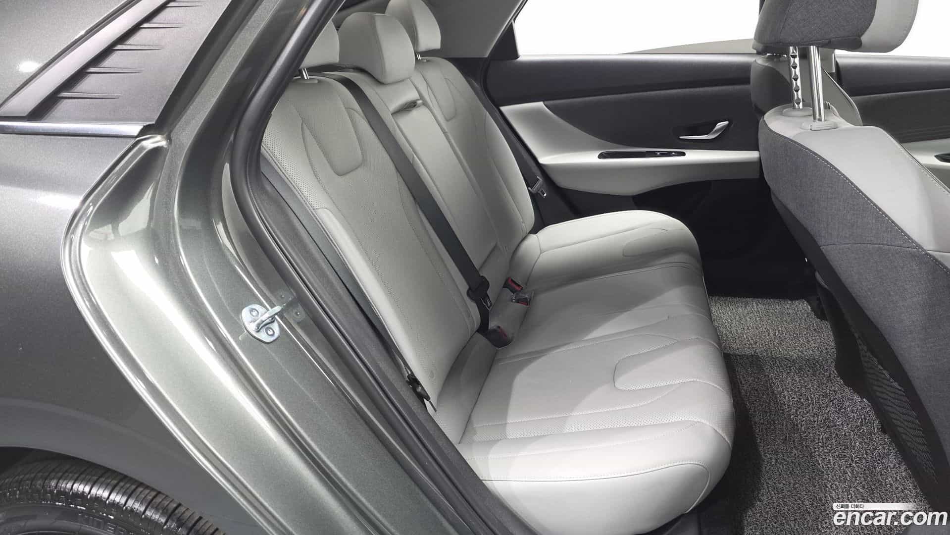 AVANTE Hyundai 2022.11-OPTION-015