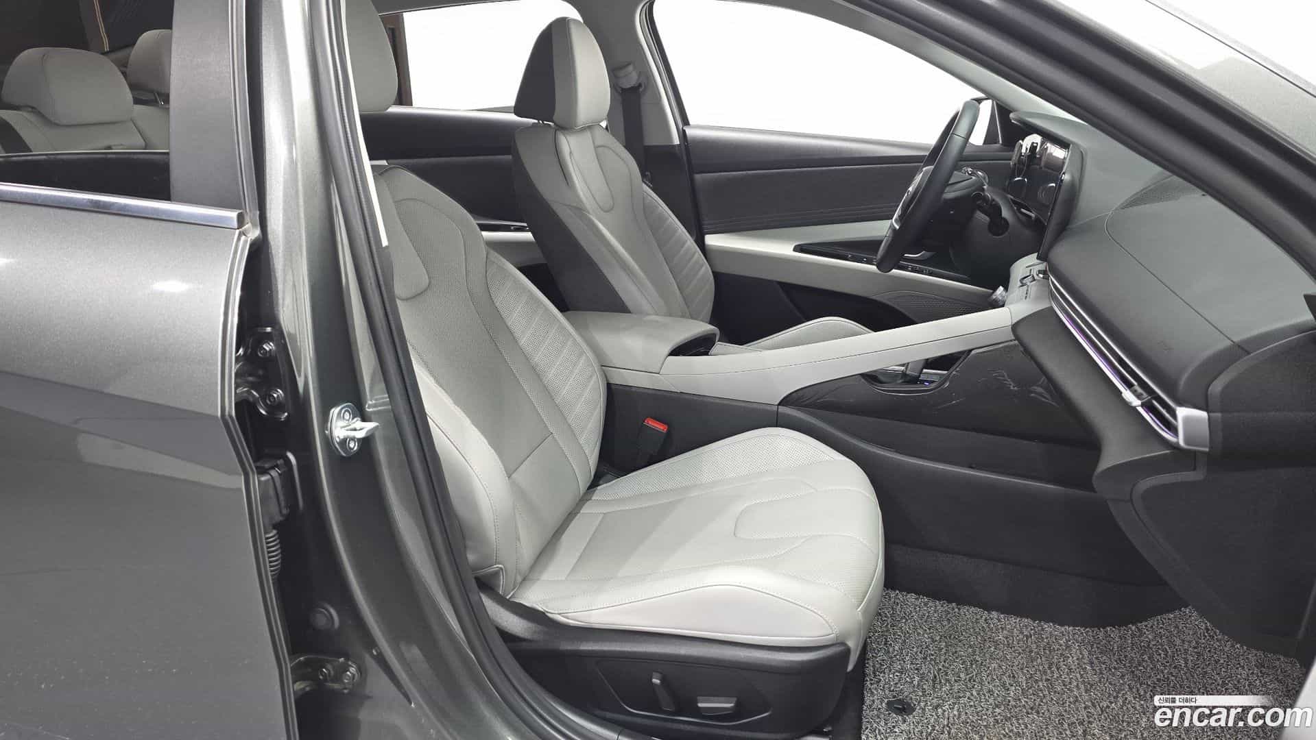 AVANTE Hyundai 2022.11-OPTION-016
