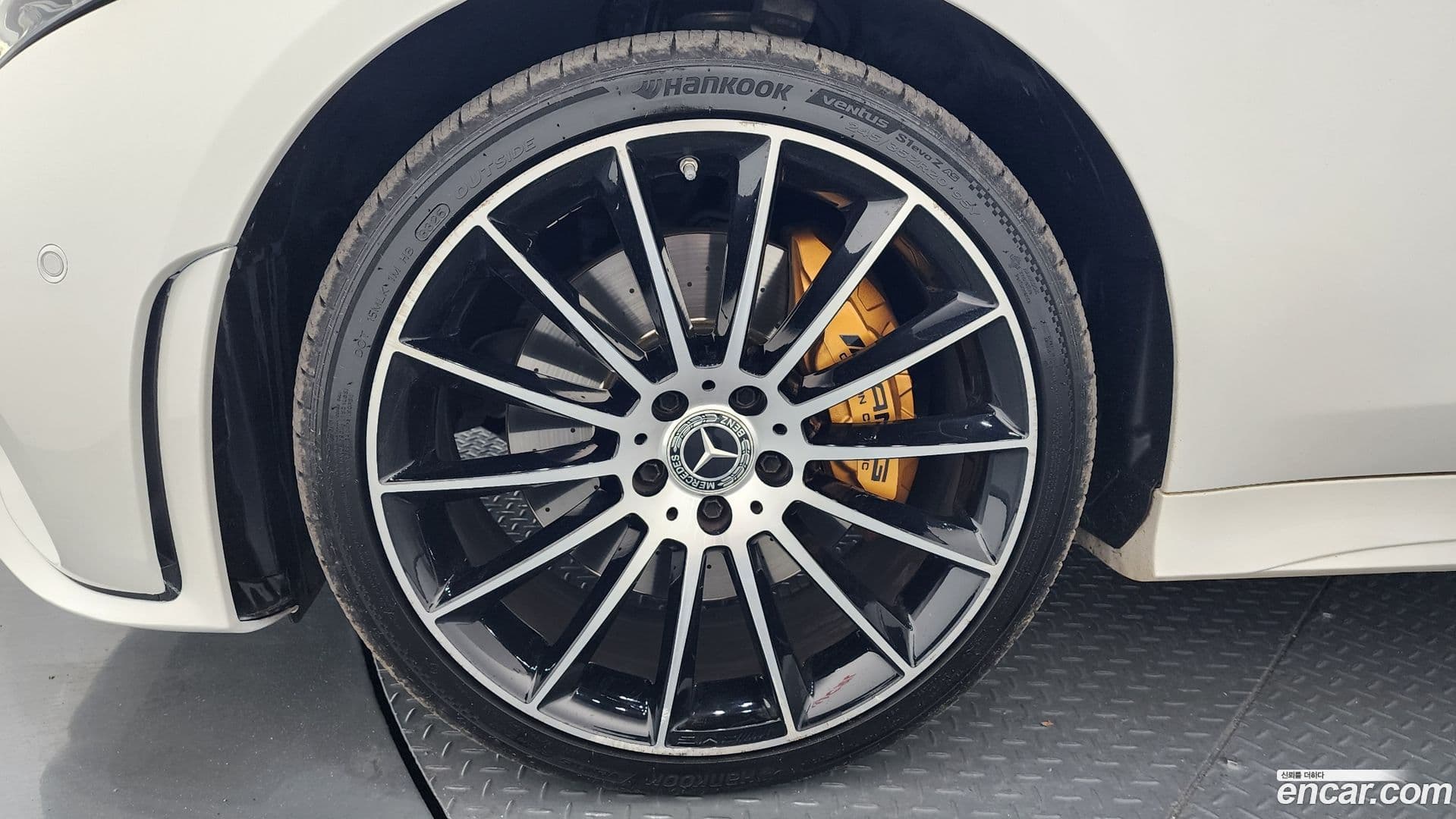 Main__Slider__Photo:CLS-Class Mercedes-Benz 2019.8-4
