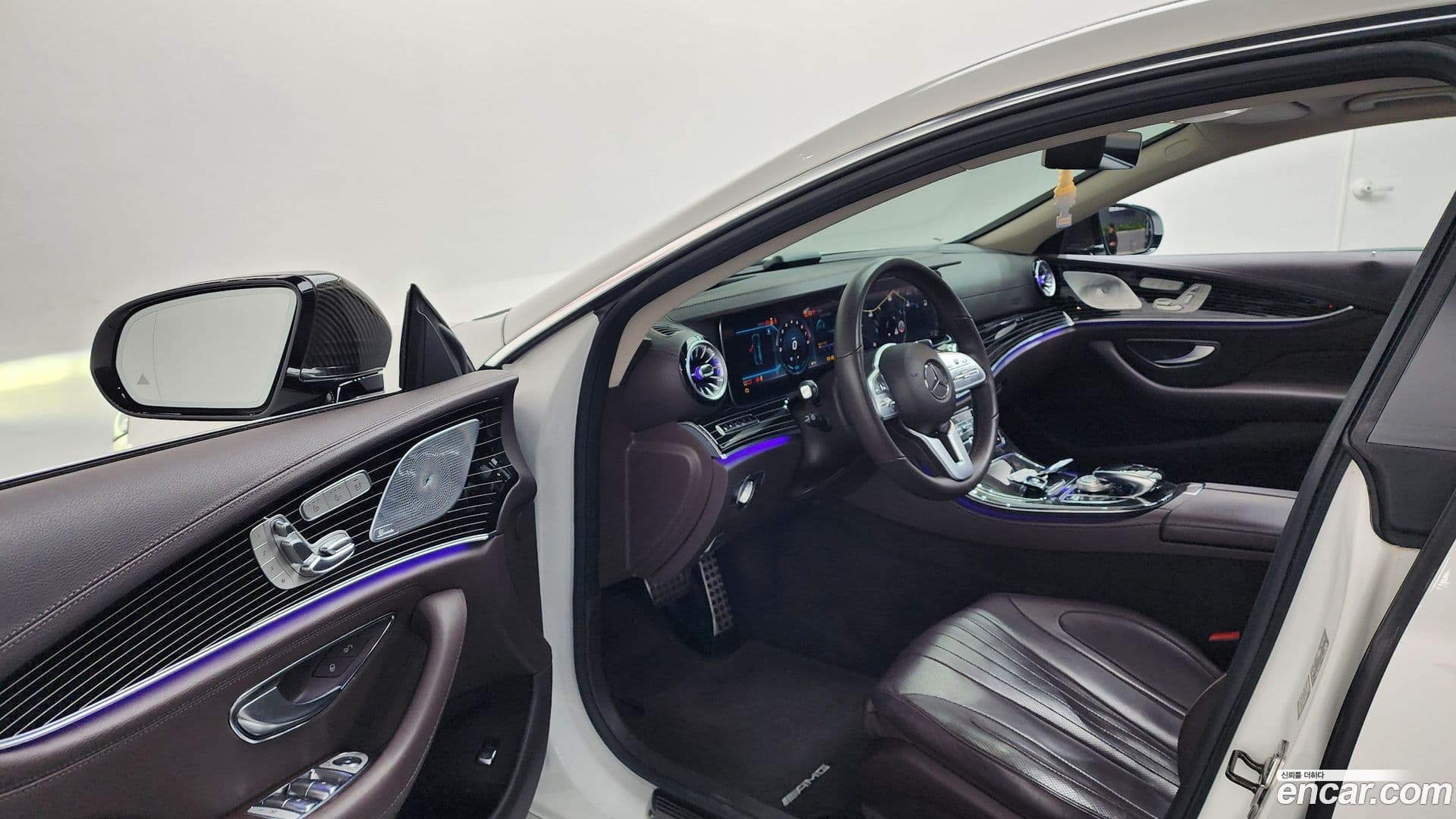 Main__Slider__Photo:CLS-Class Mercedes-Benz 2019.8-9