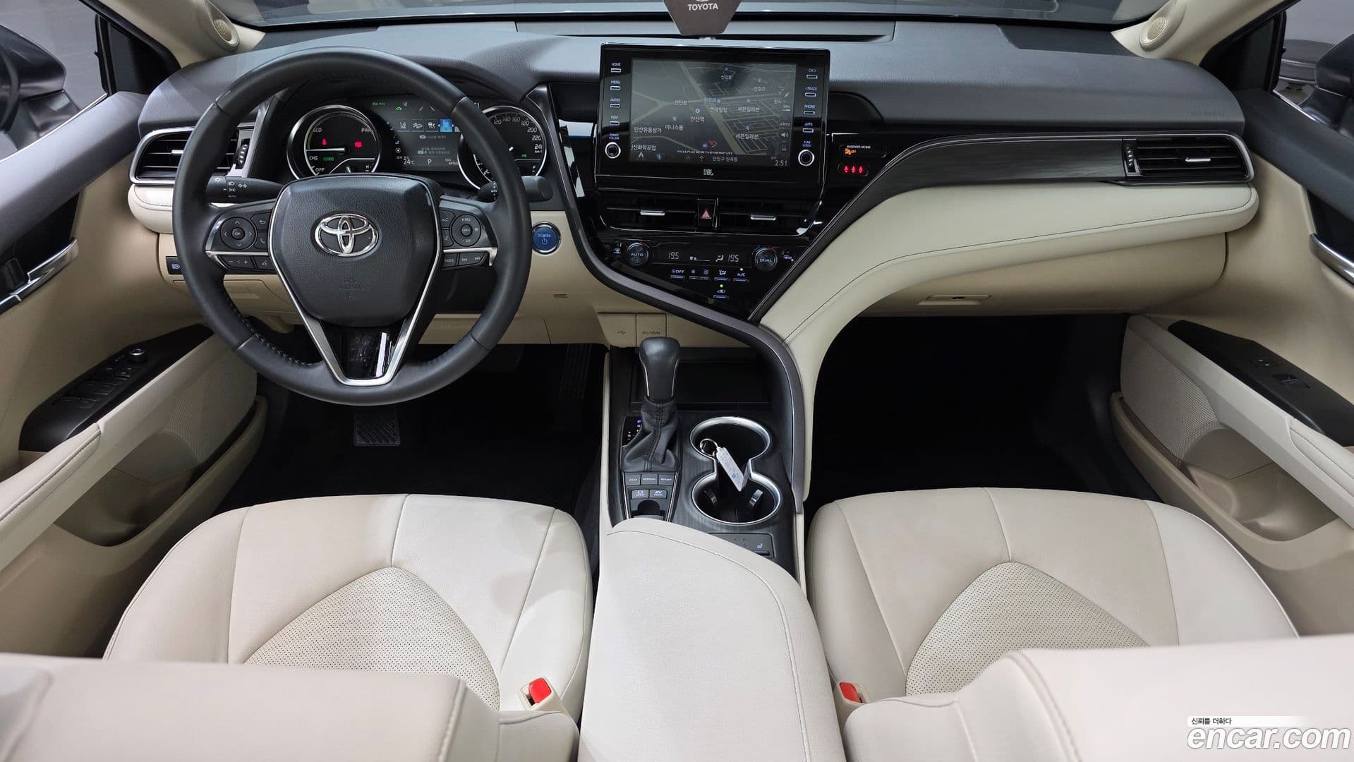 Main__Slider__Photo:Camry Toyota 2023.8-6