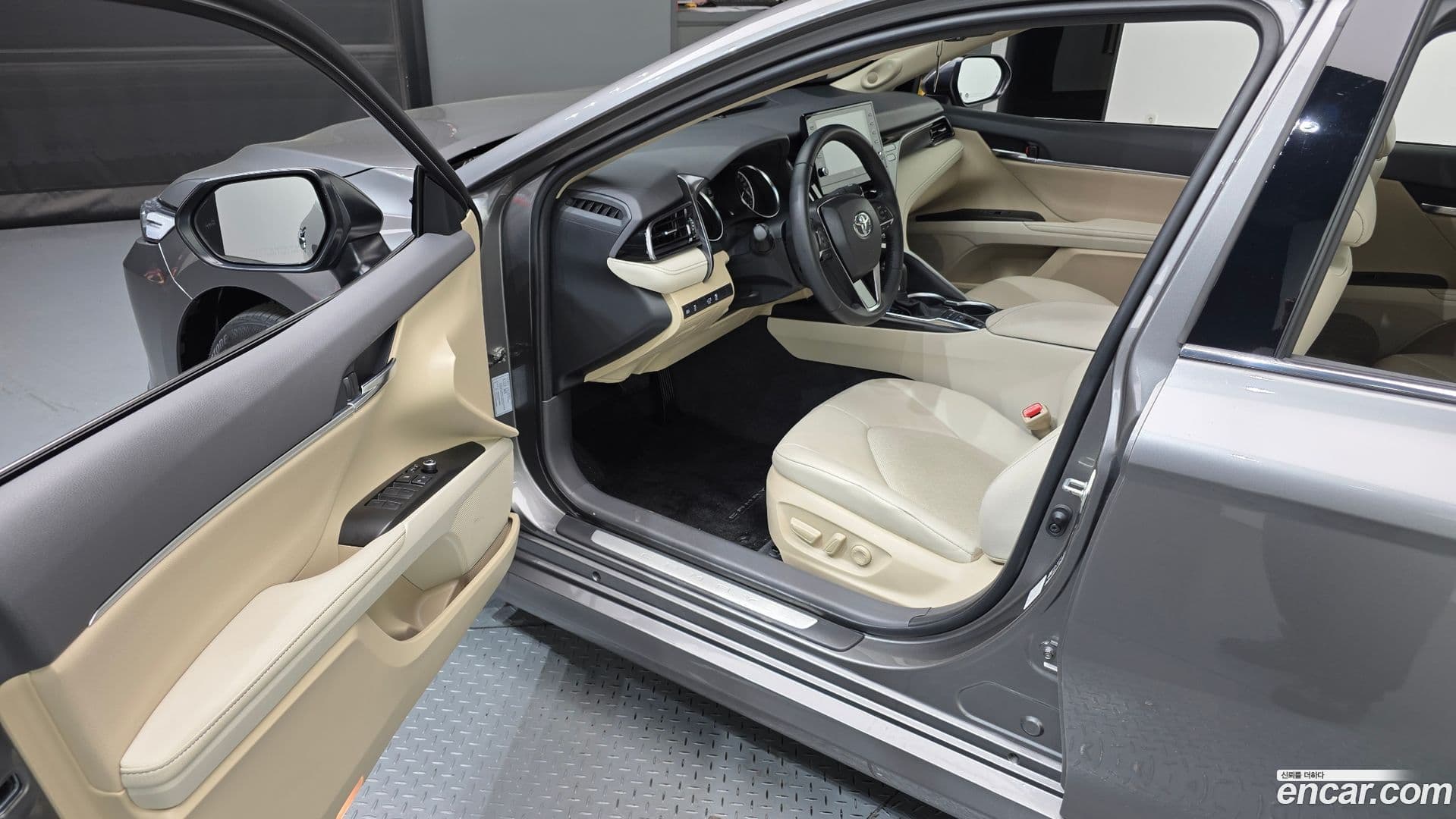 Main__Slider__Photo:Camry Toyota 2023.8-9