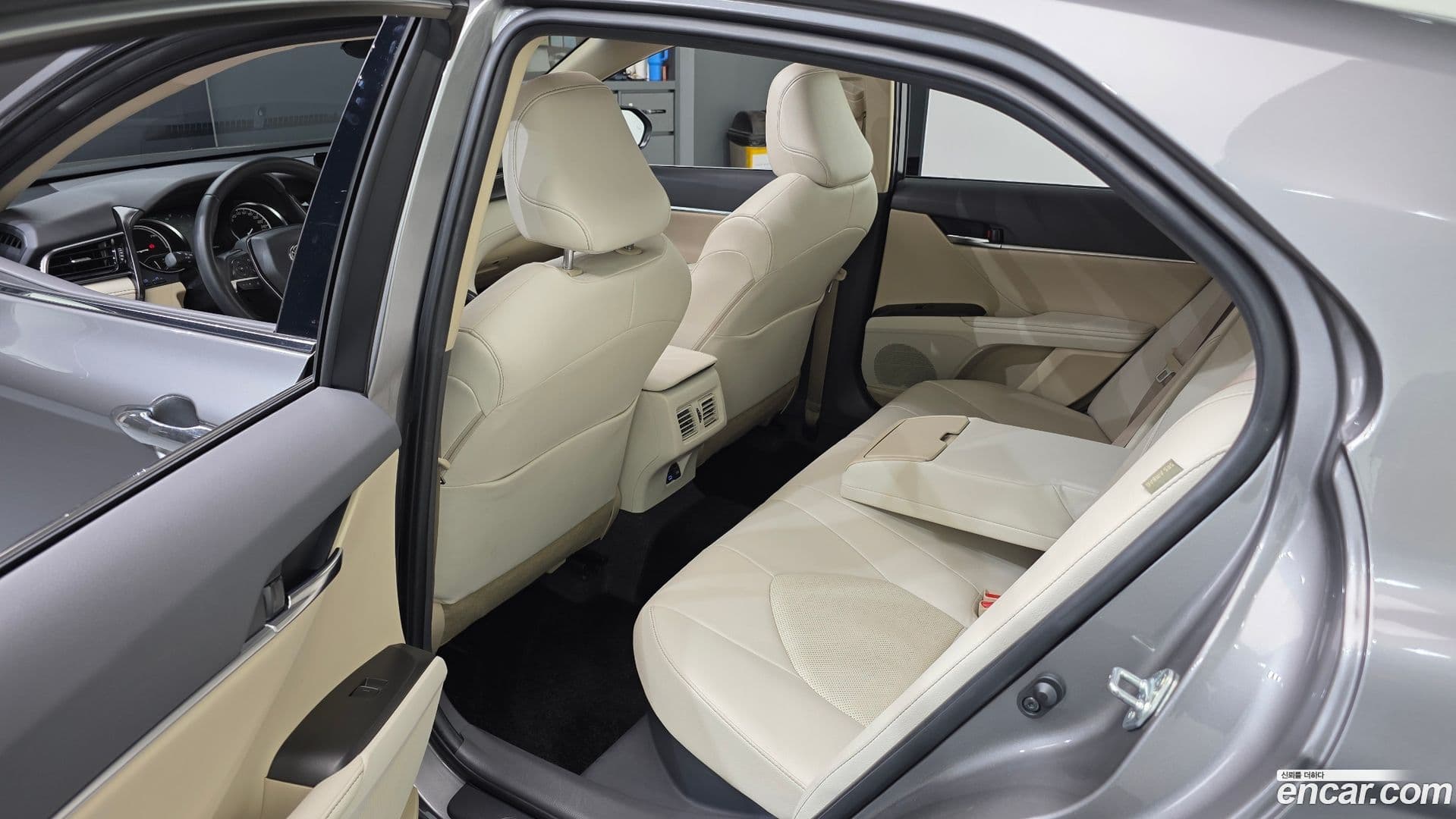 Main__Slider__Photo:Camry Toyota 2023.8-10